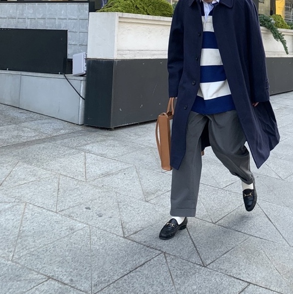 (W) Gucci 1953 Horsebit Loafer in Leather Black Leather, Celine Small Vertical Cabas Celine in Canvas with Celine Print and Calfskin Natural Tan 착용 스타일 - 2