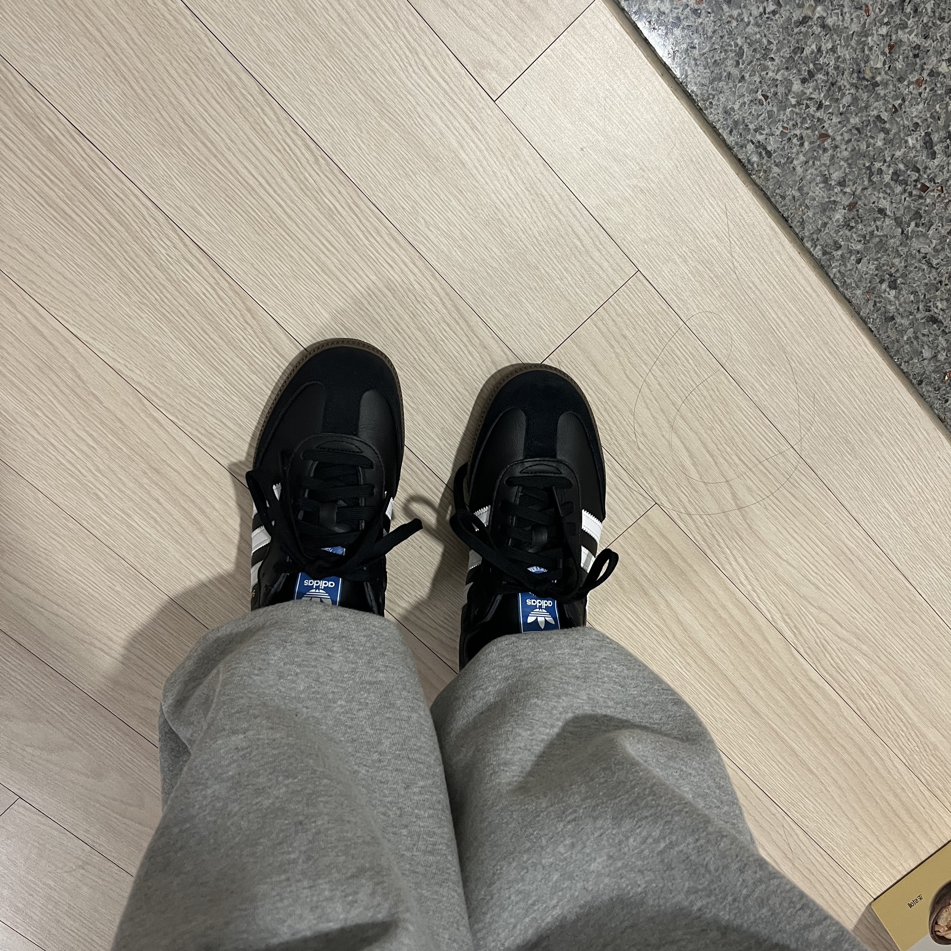 Adidas Samba OG Black White Gum 착용 스타일