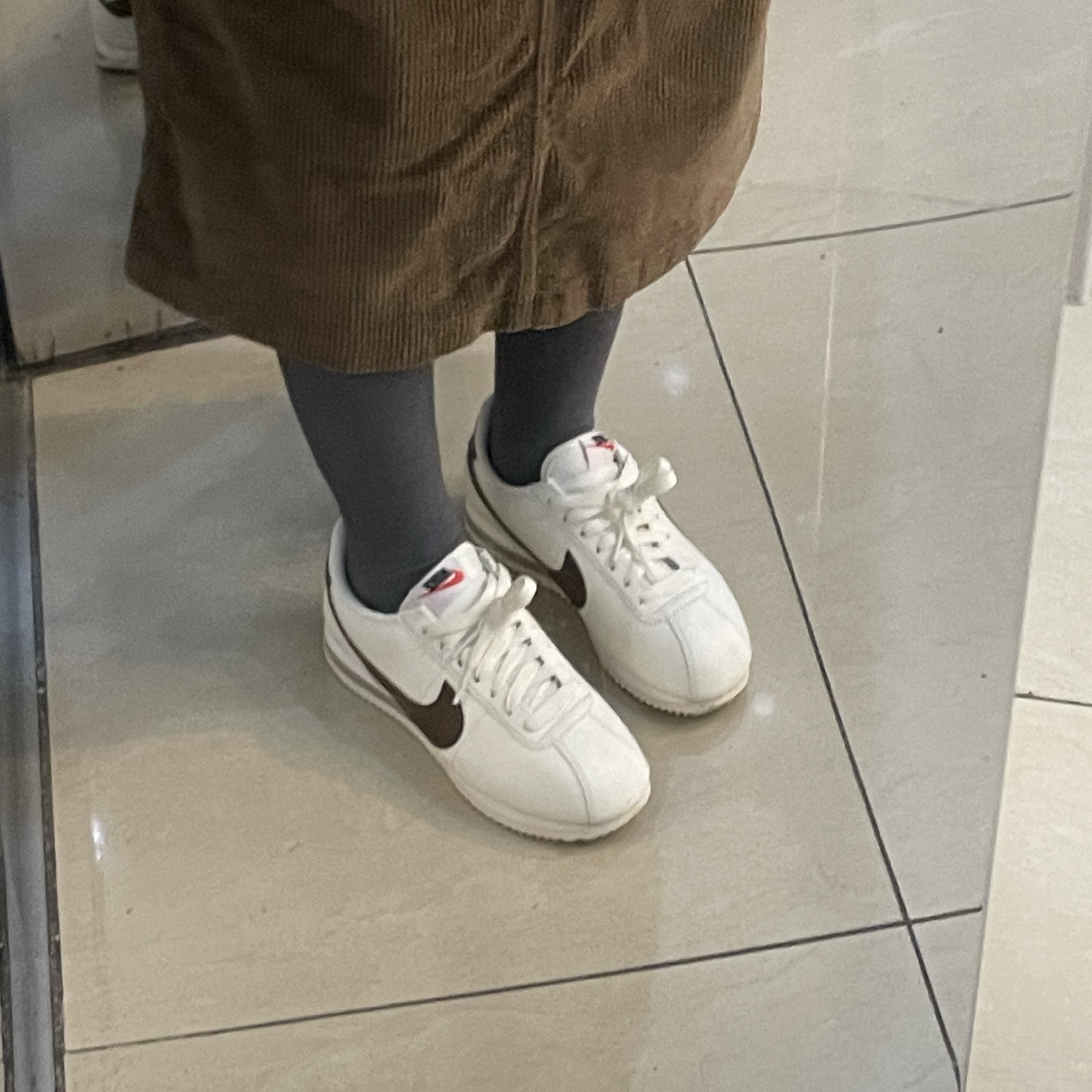 (W) Nike Cortez Sail Cacao Wow 착용 스타일