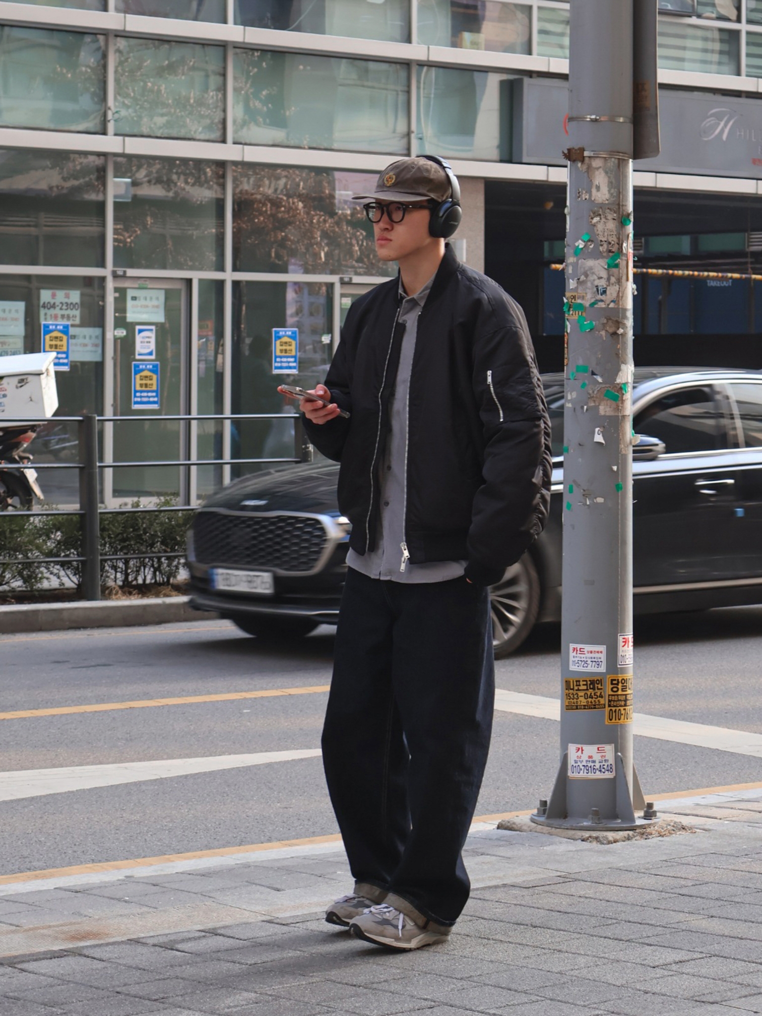 BOSE QC45 Triple Black (Korean Ver.), New Balance 992 Made in USA Grey - D Standard 착용 스타일 - 2