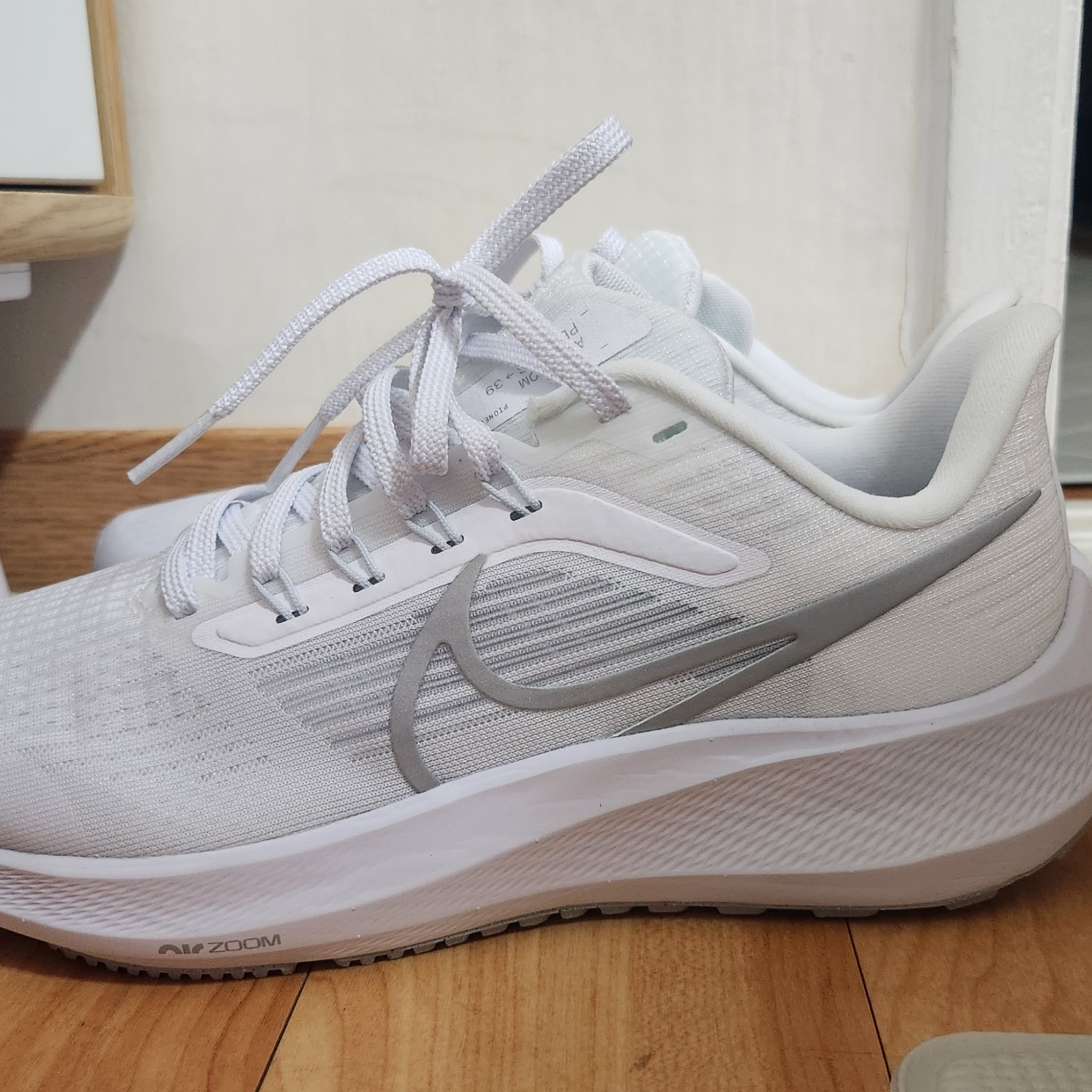 (W) Nike Air Zoom Pegasus 39 White Pure Platinum 착용 스타일