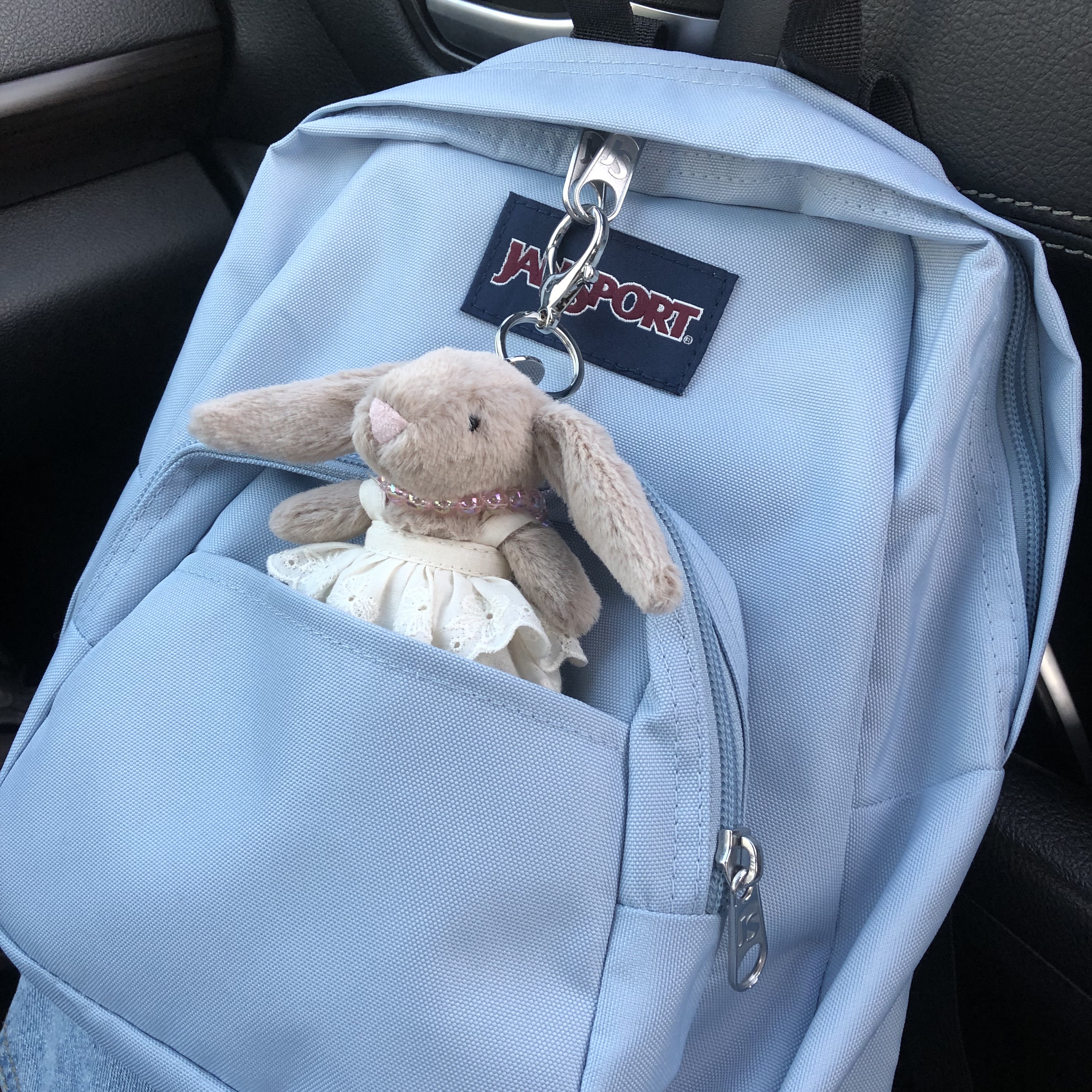 Jellycat Bashful Bunny Bag Charm Beige 착용 스타일