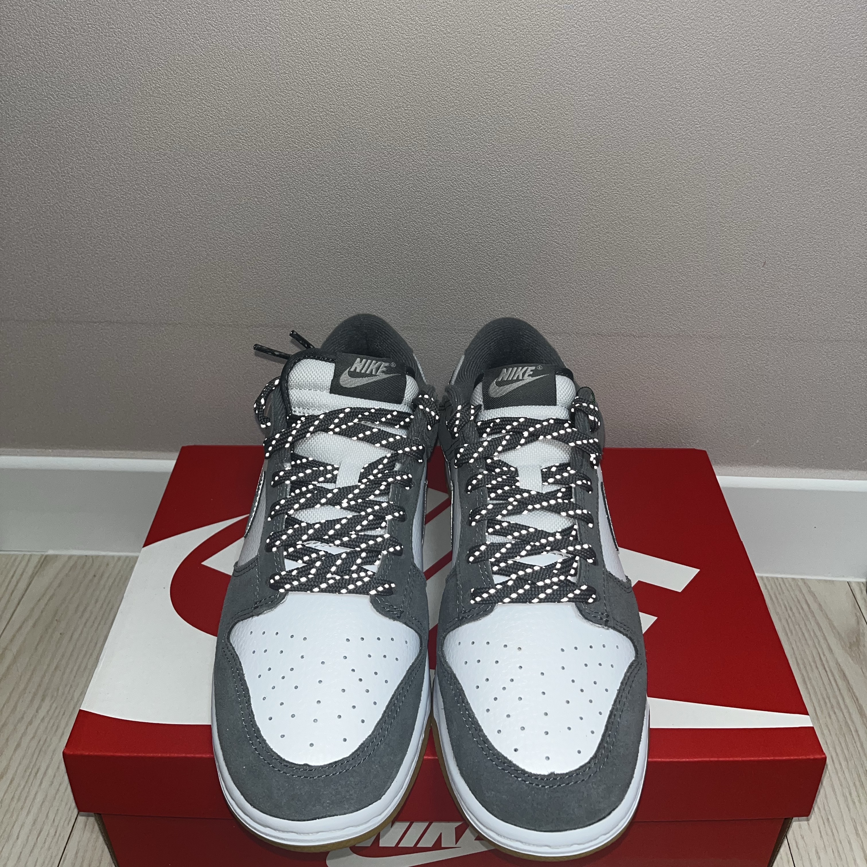 Nike Dunk Low Smoke Grey Gum 착용 스타일 - 4