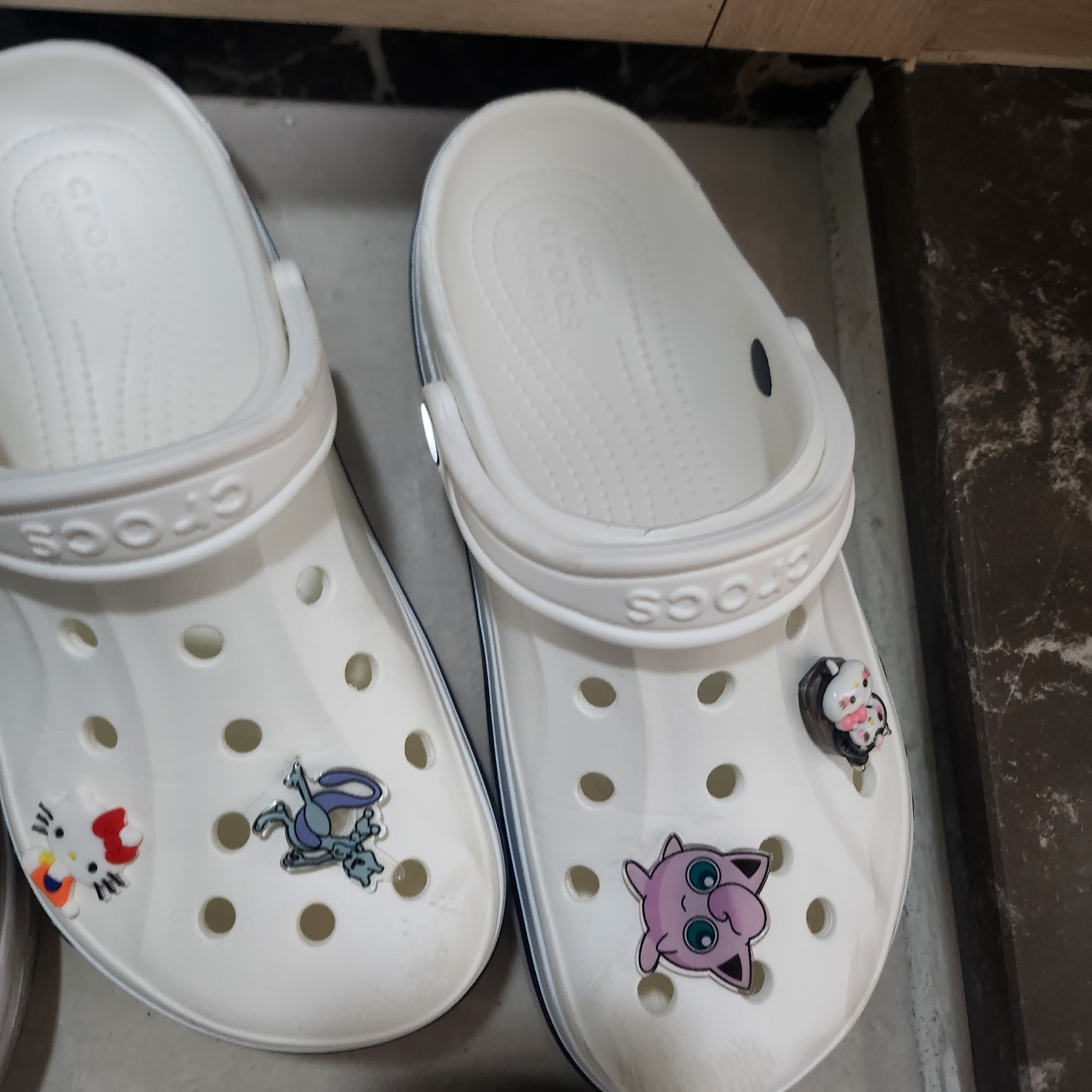 Crocs Bayaband Clog White Navy 착용 스타일