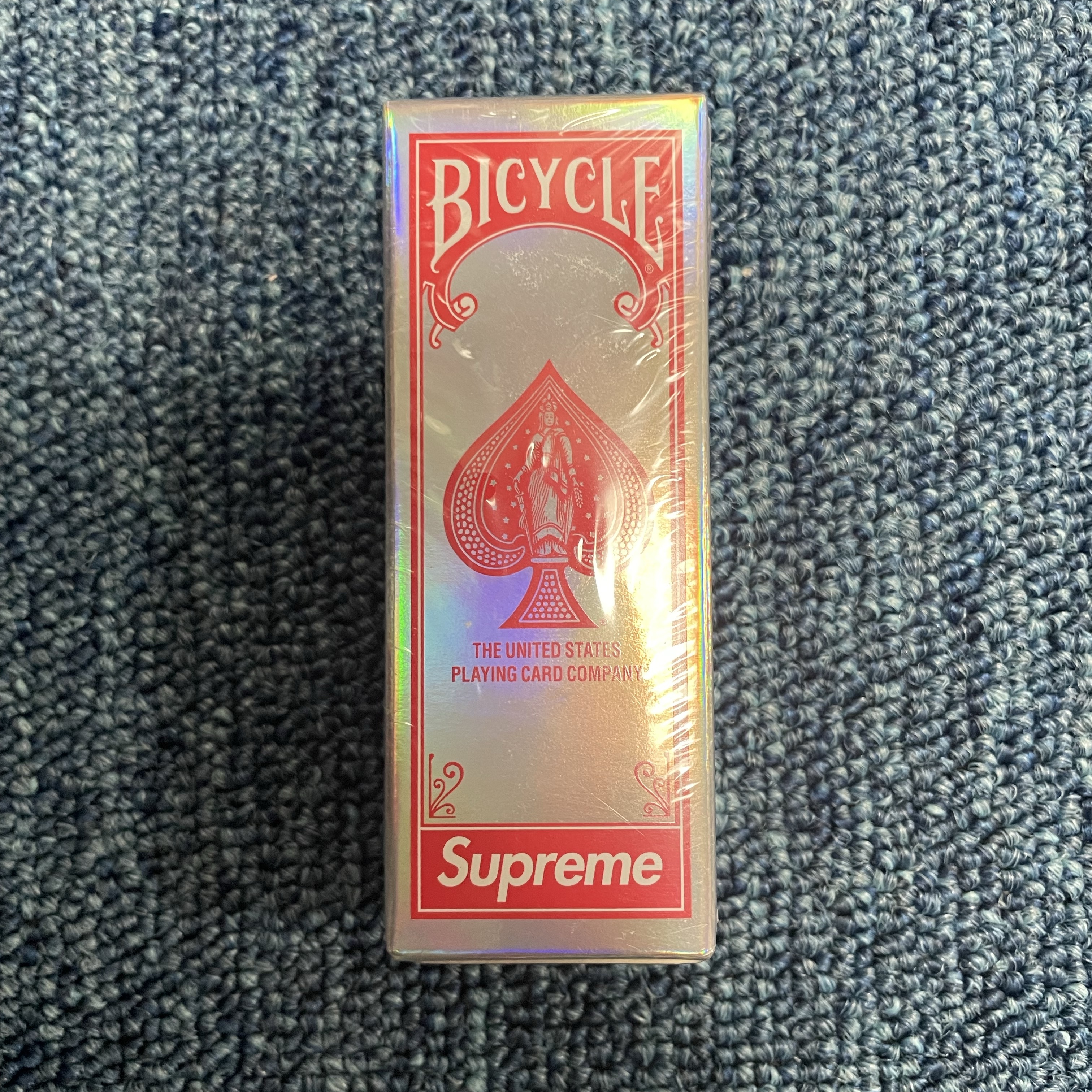 Supreme x Bicycle Holographic Slice Cards Holographic - 23FW 착용 스타일