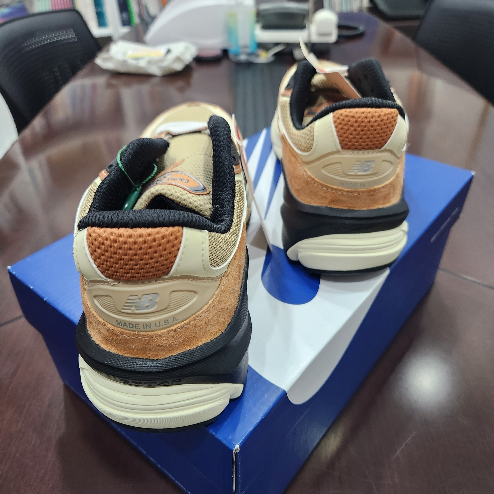 뉴발란스 990v6 메이드 인 USA 세피아 인센스 착용 스타일 - 4