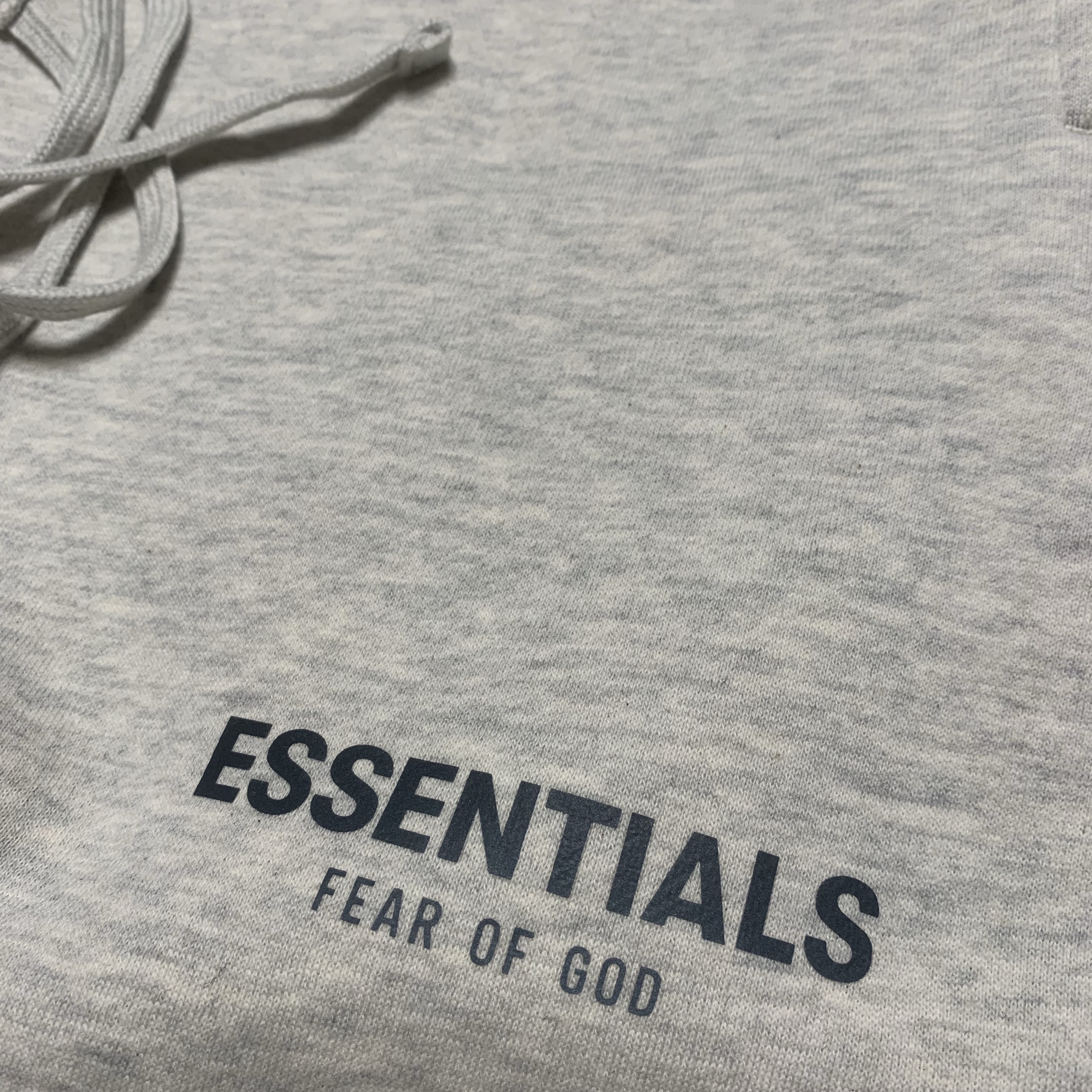 Essentials The Core Collection Sweatshorts Oatmeal 착용 스타일 - 2