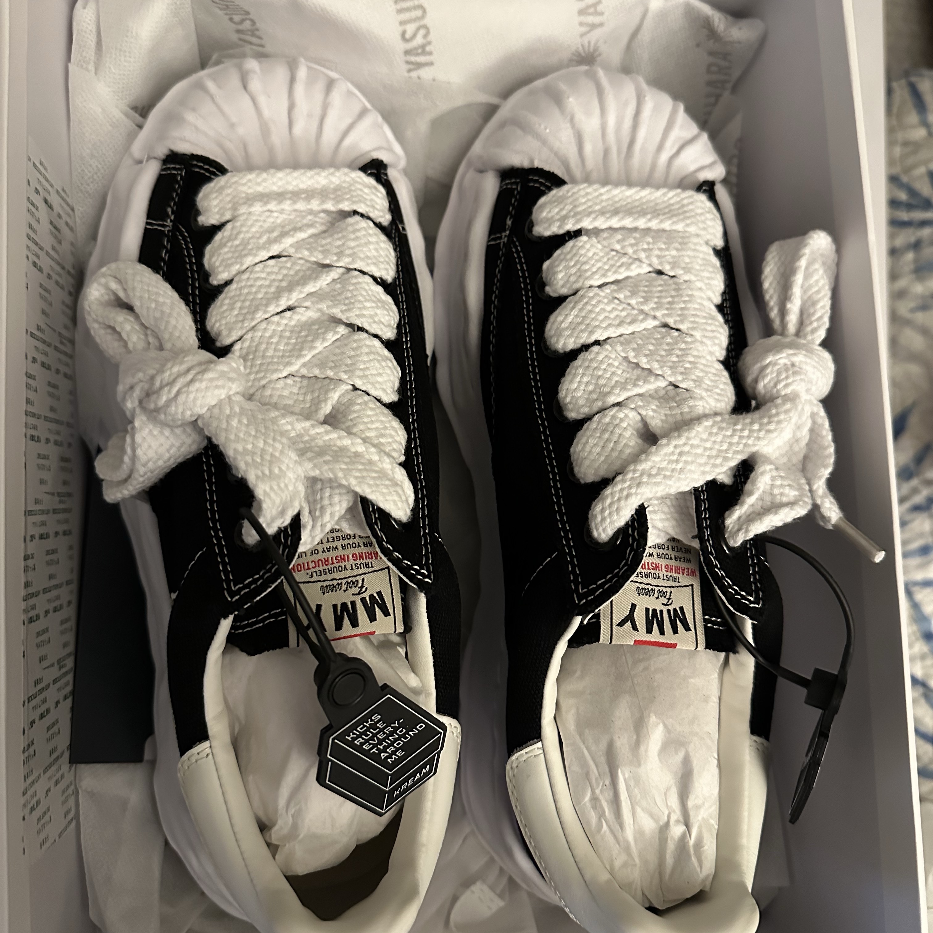 Maison Mihara Yasuhiro Blakey OG Sole Canvas Low-top Sneakers Black White 착용 스타일