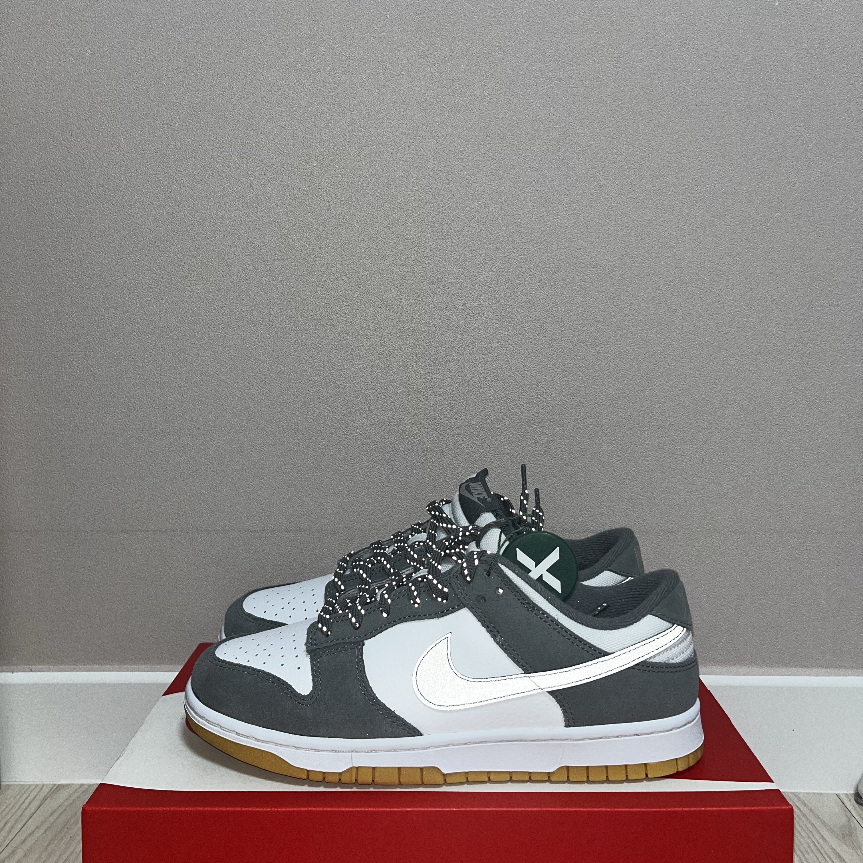 Nike Dunk Low Smoke Grey Gum 착용 스타일 - 2