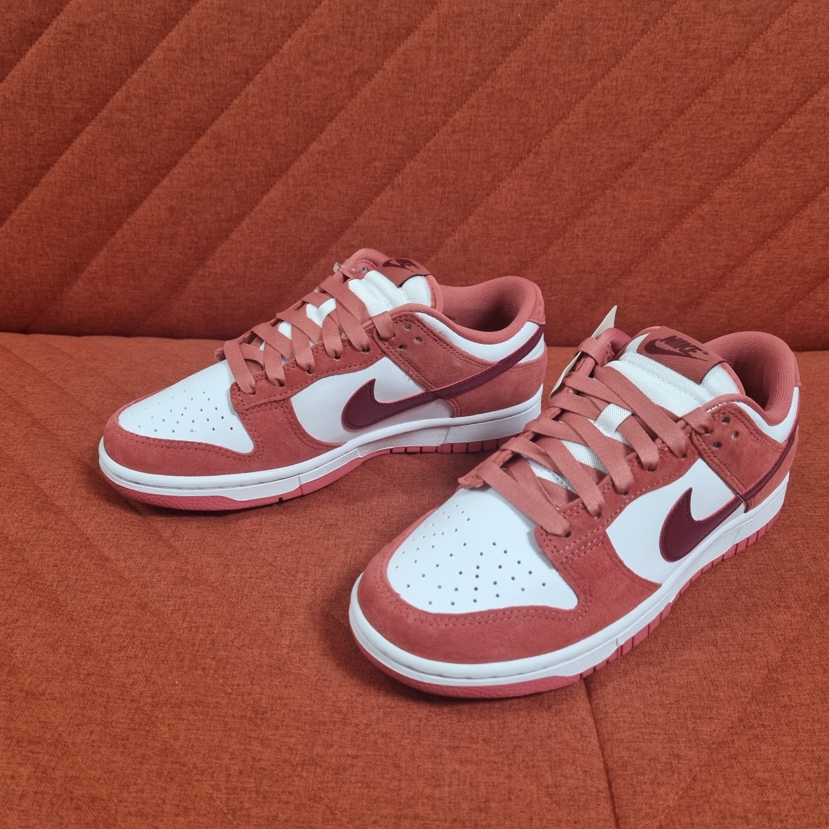 (W) Nike Dunk Low Valentine Day White Adobe 착용 스타일