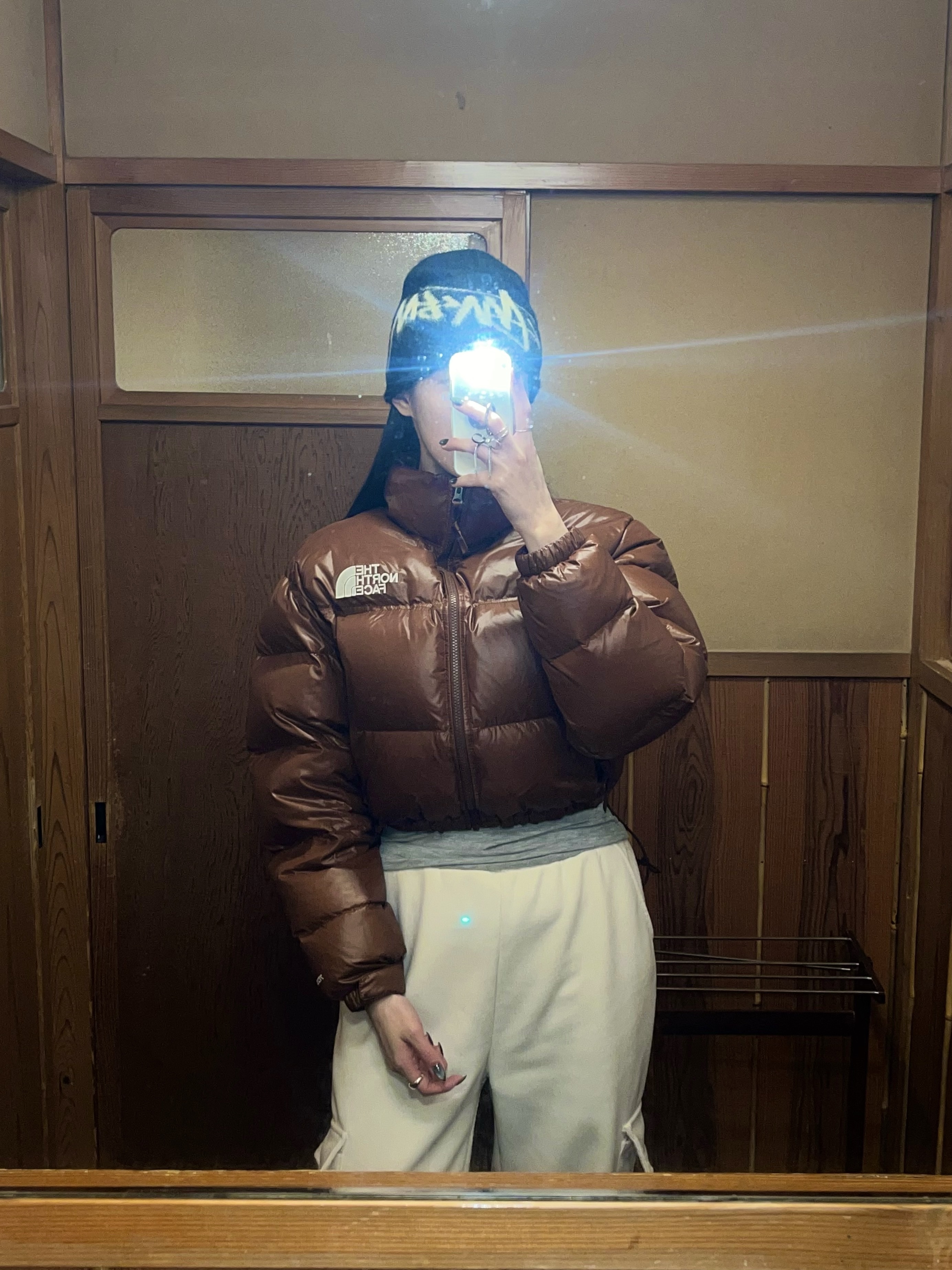 (W) The North Face Nuptse Short Jacket Dark Oak, Stussy Brushed Out Stock Skullcap Beanie Black 착용 스타일 - 1
