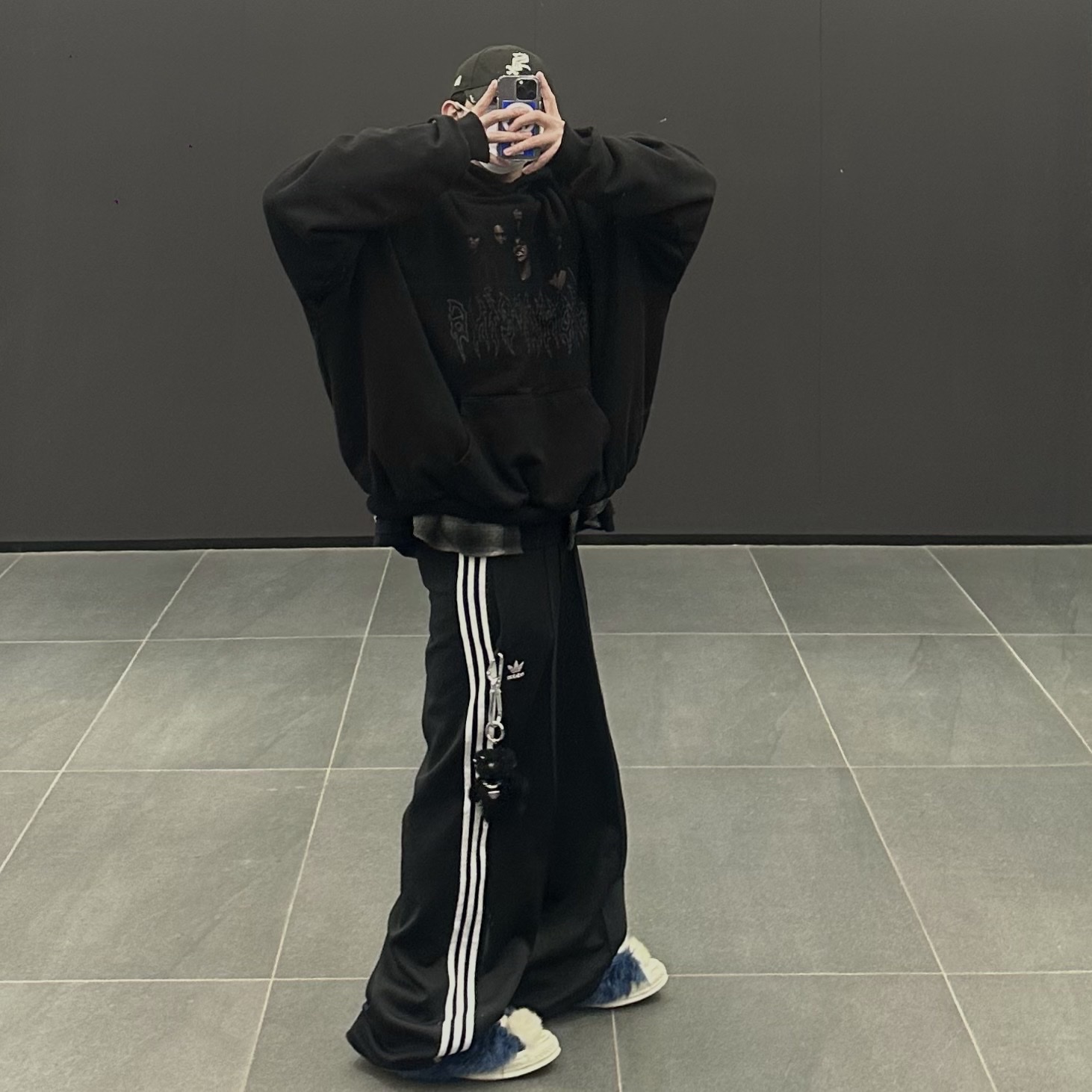 Undermycar Gashutein 6 Six People Graphic 2 Layered Hoodie Bristol Black - 24SS, Converse x Ambush Chuck 70 Fuzzy Navy Blue 착용 스타일