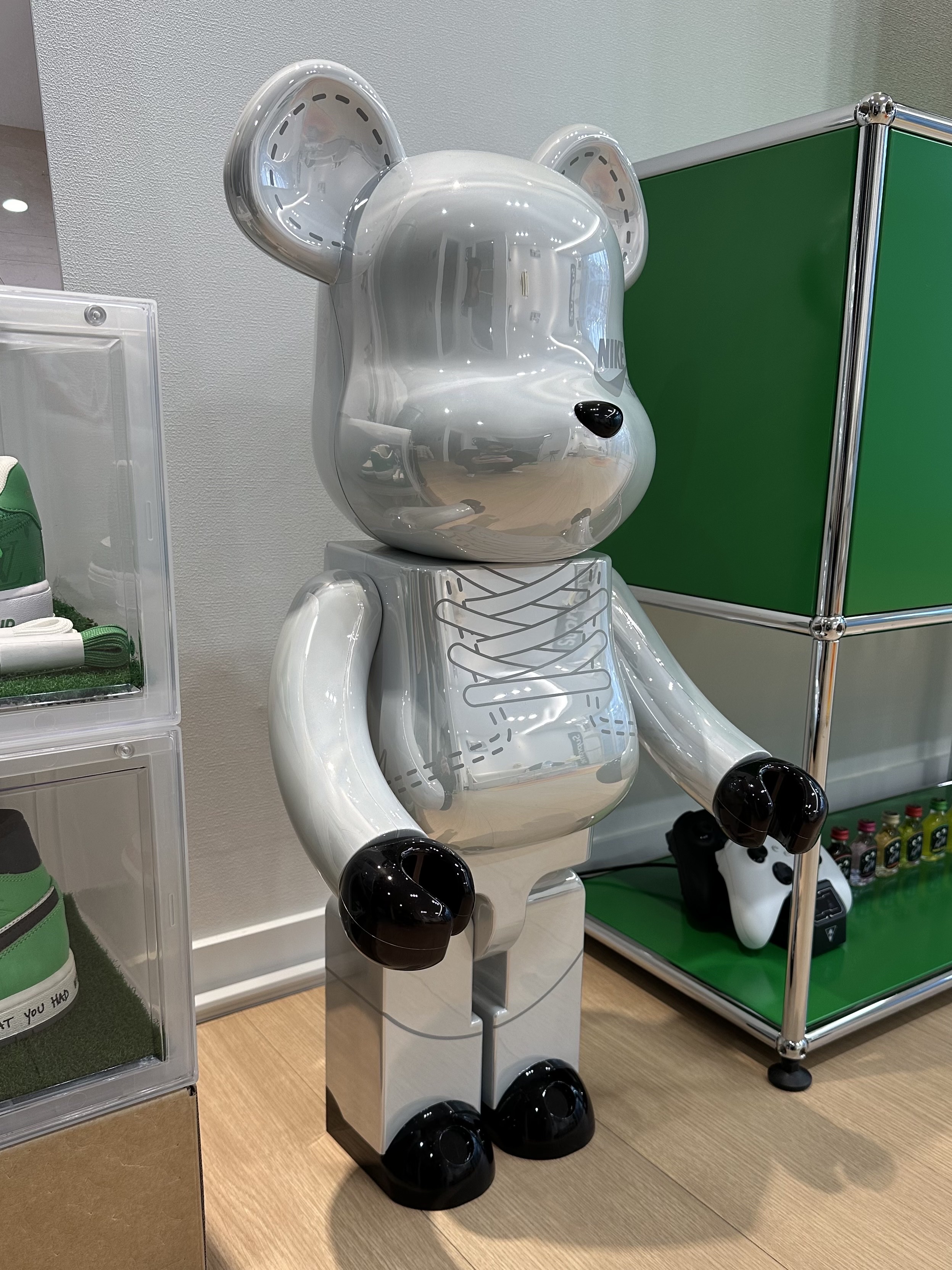 Bearbrick x Nike SB 2020 100% & 400% Set White, Bearbrick x Nike SB 2018 1000% White Blue 착용 스타일 - 2