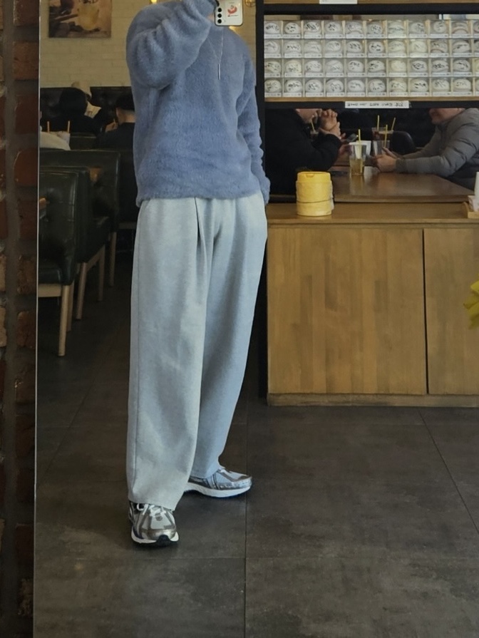 New Balance 1906R Silver Metallic 착용 스타일 - 1