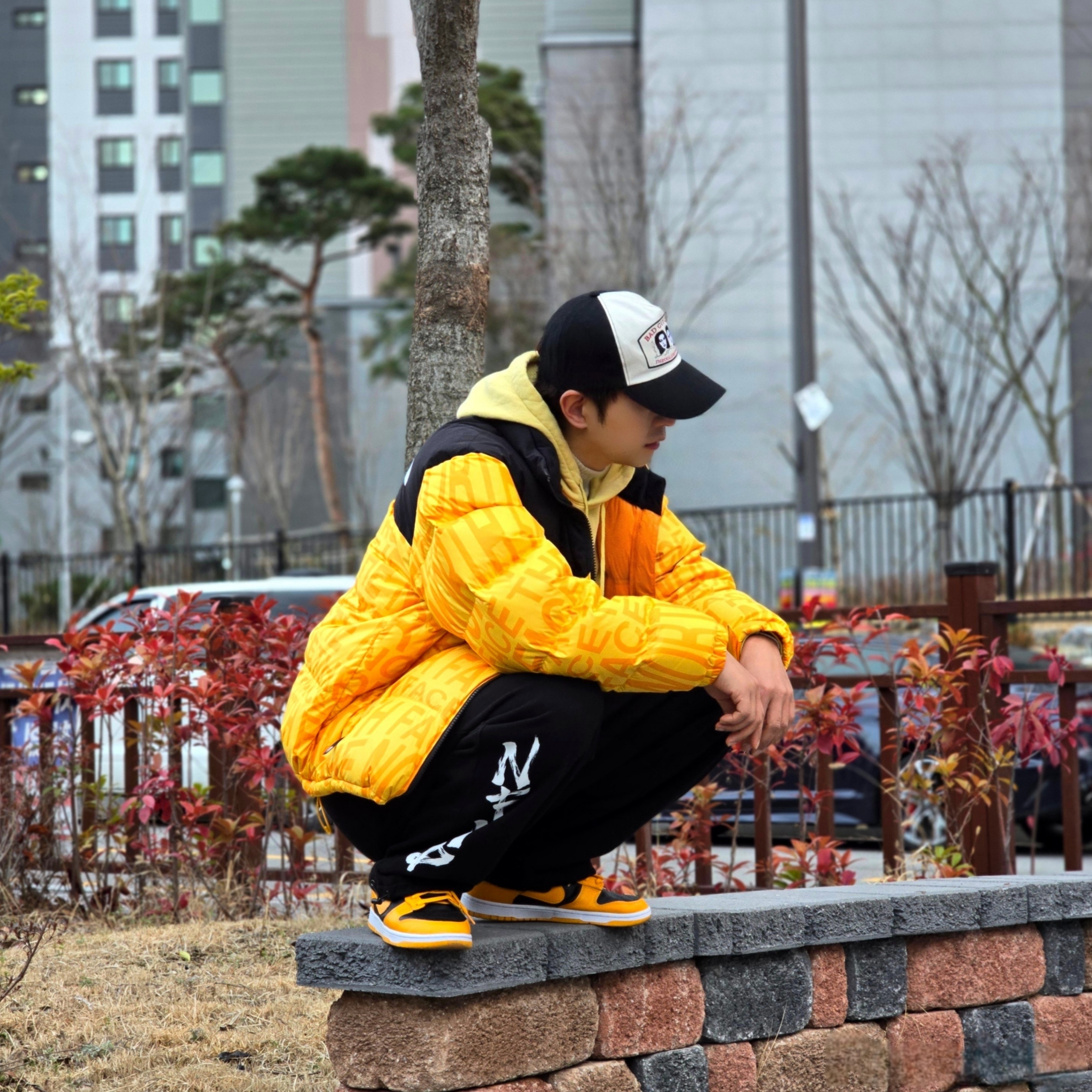 The North Face White Label Novelty Nuptse Down Jacket P Yellow, Nike NSW Club Fleece Pullover Hoodie Saturn Gold - US/EU 착용 스타일 - 3