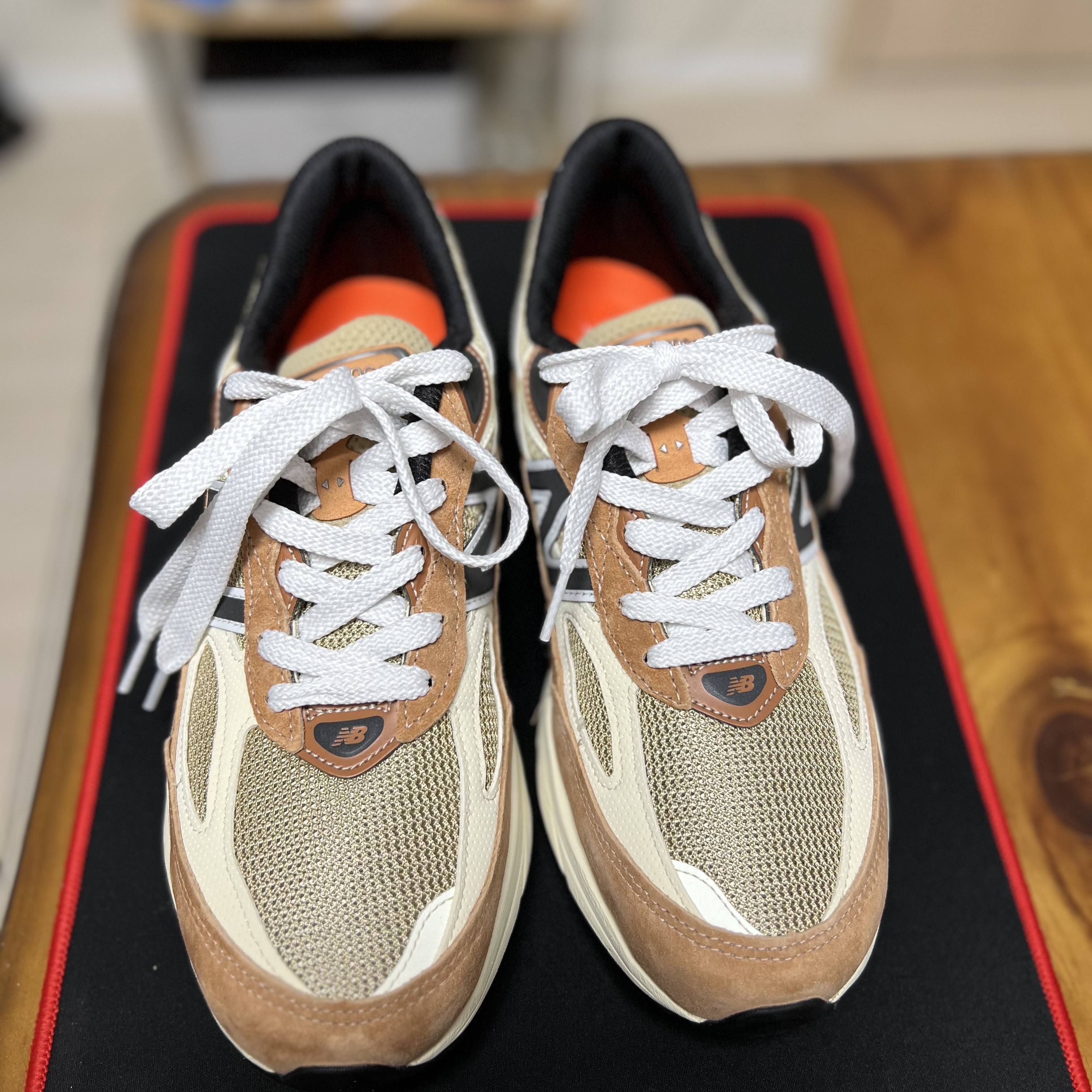 New Balance 990v6 Made in USA Sepia Incense 착용 스타일 - 3