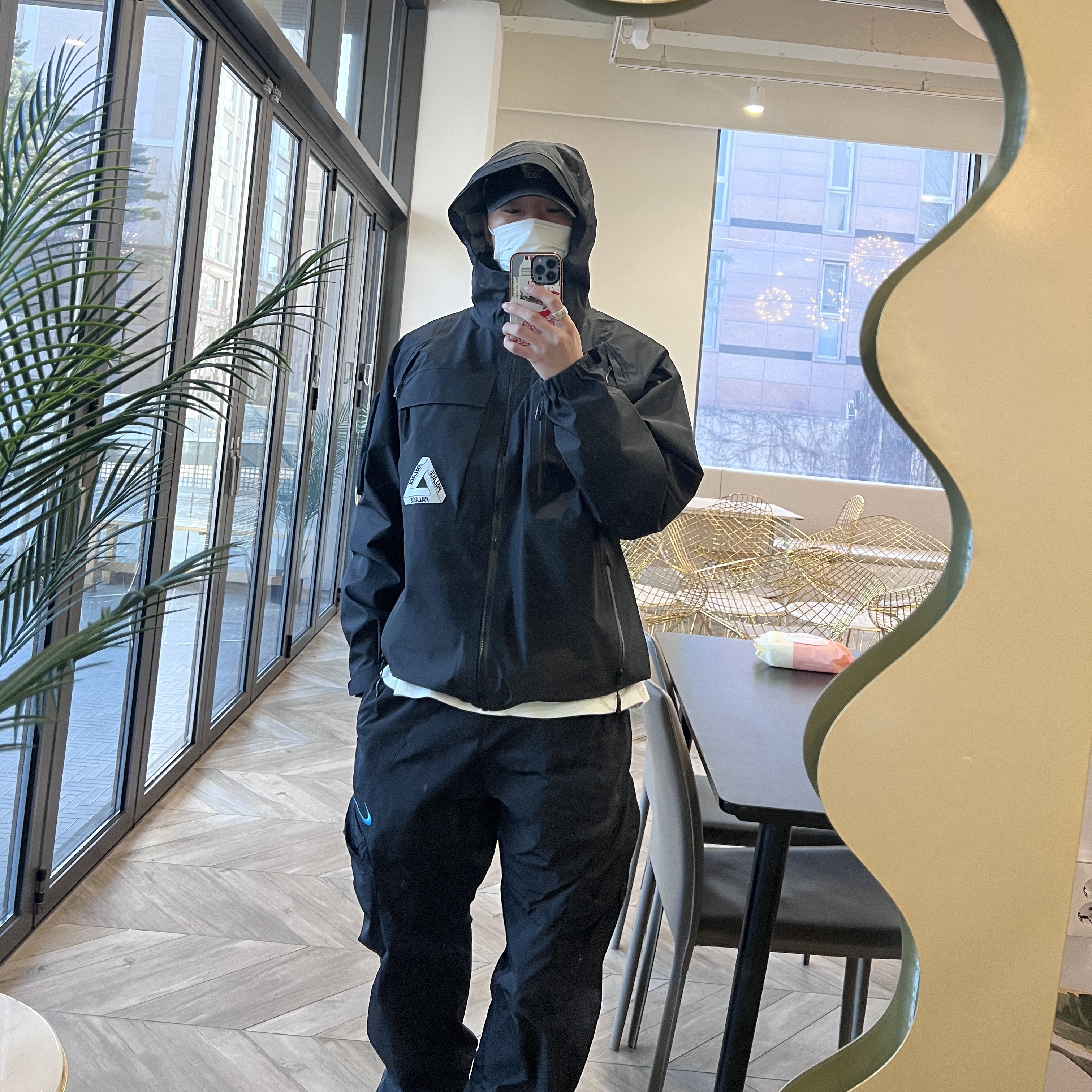 Nike x Off-White NRG Track Pants Black - Asia, Palace Gore-Tex Cargo Jacket Black - 23SS 착용 스타일 - 1