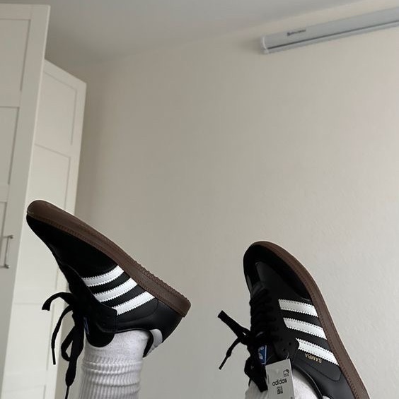 Adidas Samba OG Black White Gum 착용 스타일