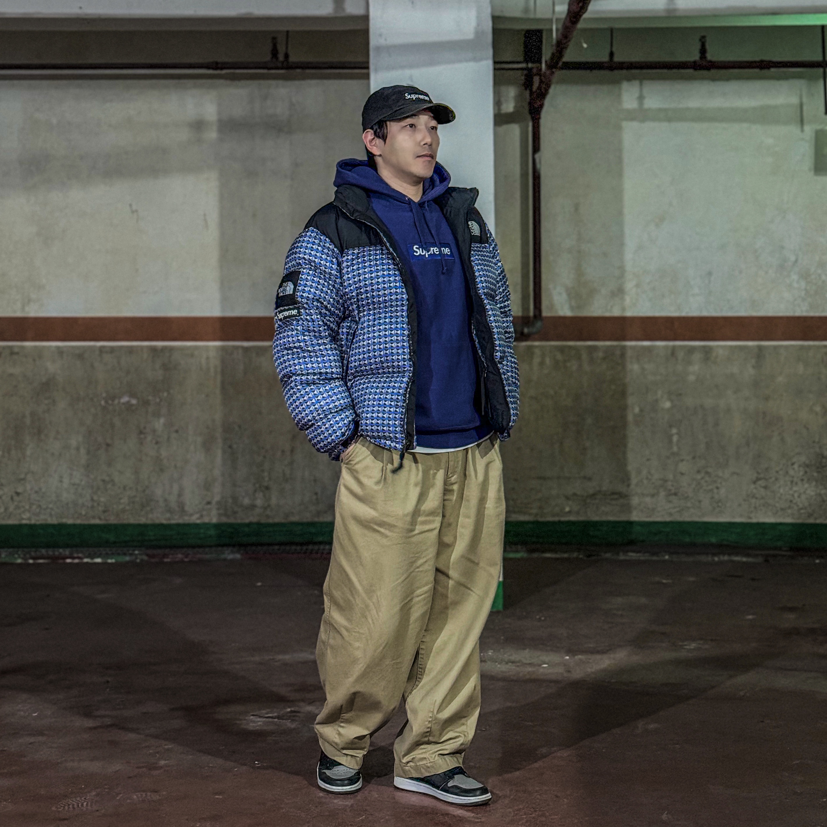 Supreme x The North Face Studded Nuptse Jacket Royal - 21SS, Supreme Box Logo Hooded Sweatshirt Washed Navy - 21FW 착용 스타일