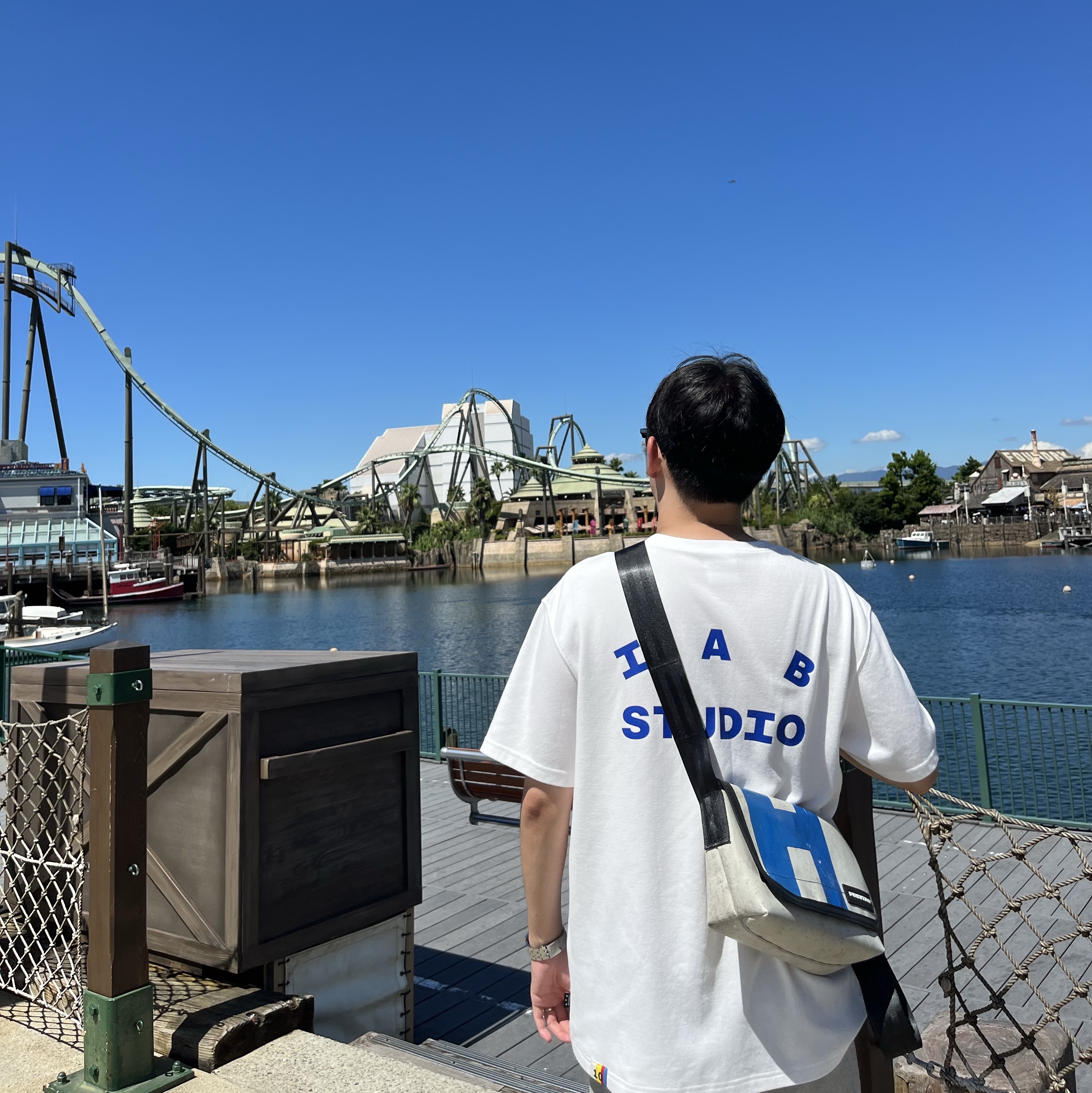 IAB Studio 10th Anniversary T-Shirts Pack White & Black (2 Pack) 착용 스타일