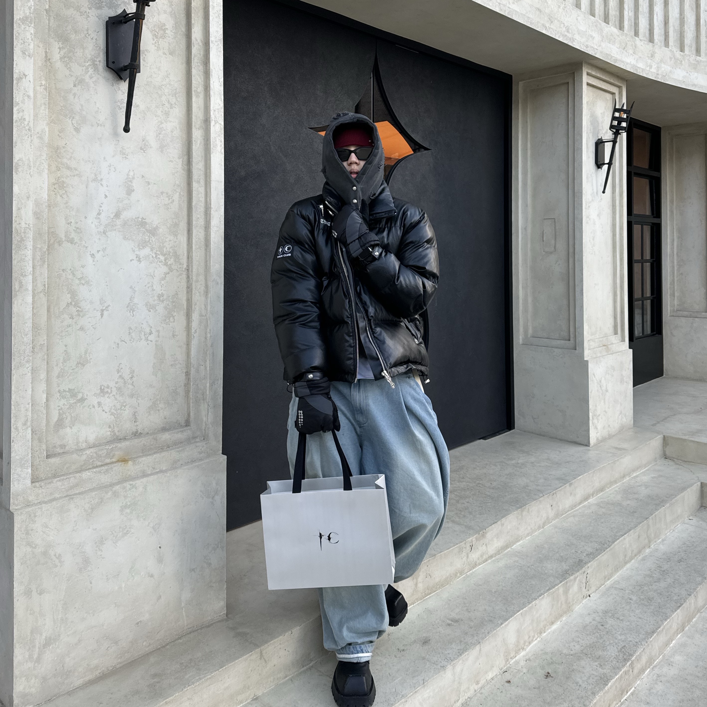 Thug Club Iron Spear Pin Beanie Red, Thug Club Leather Puffer Jacket Black (Polyester) 착용 스타일 - 1