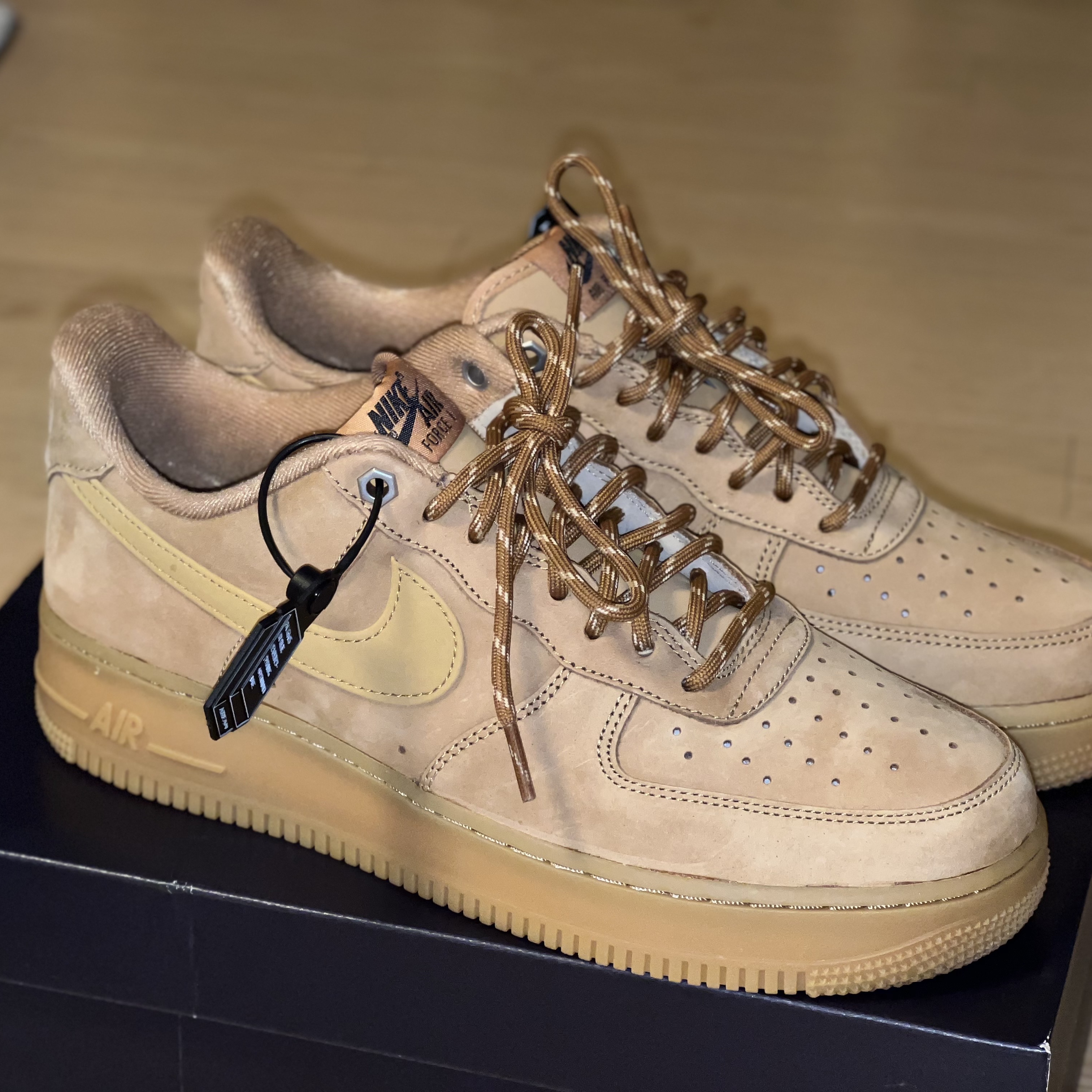 Nike Air Force 1 '07 WB Flax 착용 스타일 - 1
