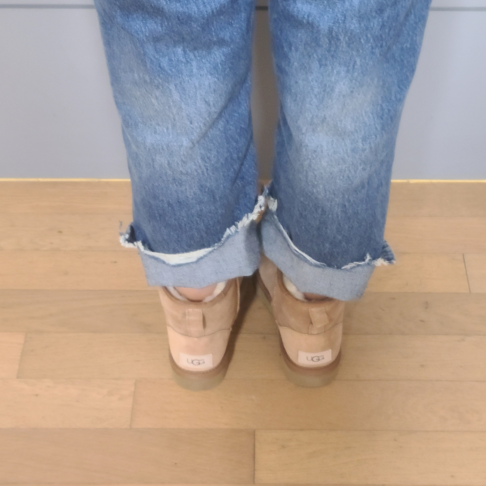 (W) UGG Classic Mini II Boots Chestnut 착용 스타일 - 3