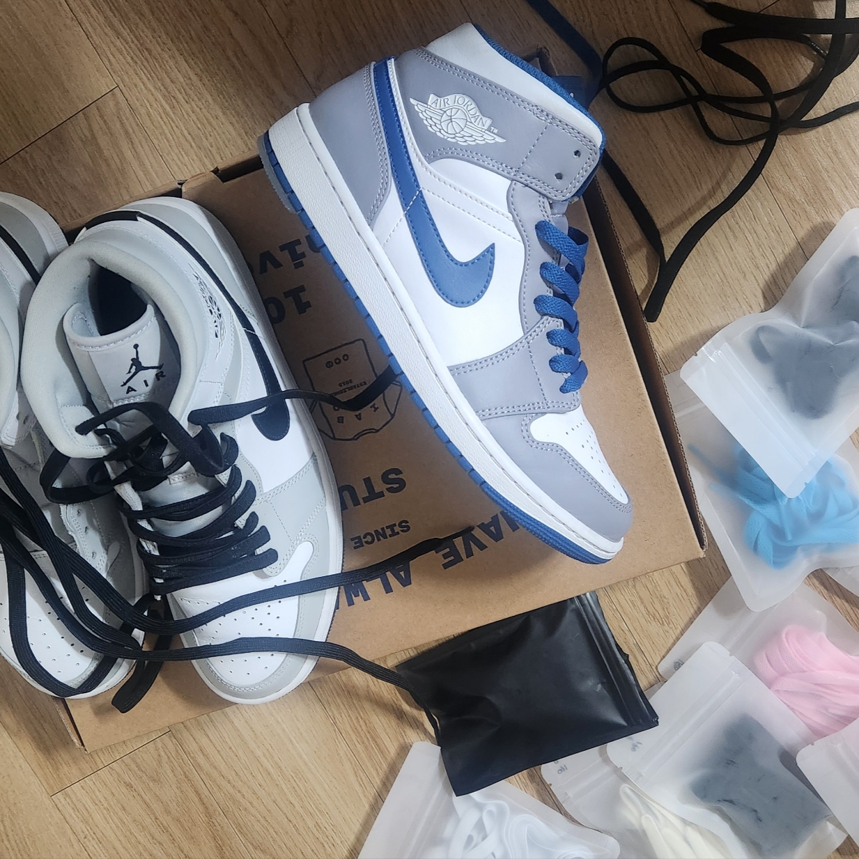 Jordan 1 Mid Cement Grey True Blue, (W) Jordan 1 Mid Grey Fog 착용 스타일