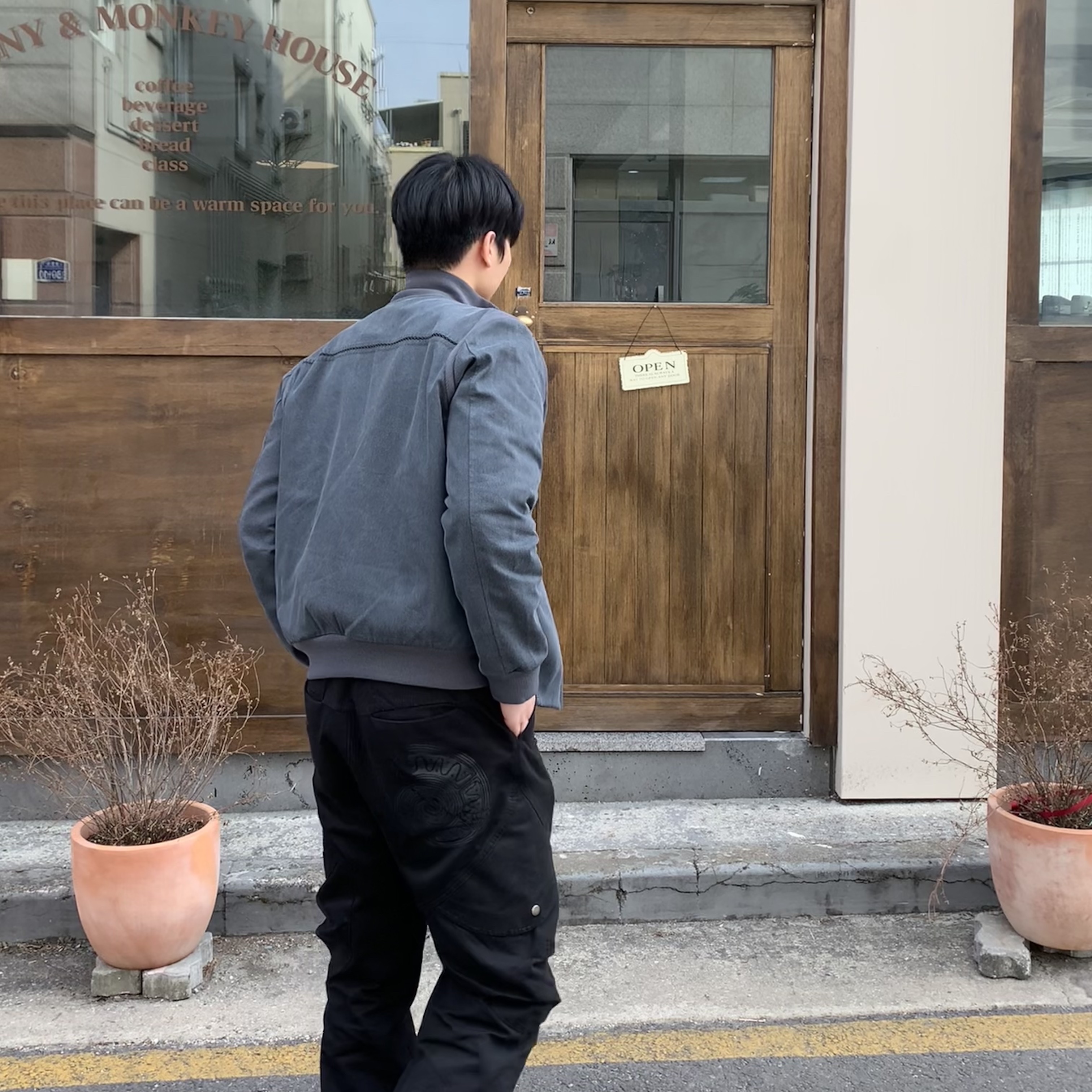 Ignota Core:5 Washed Cargo Pants Black 착용 스타일
