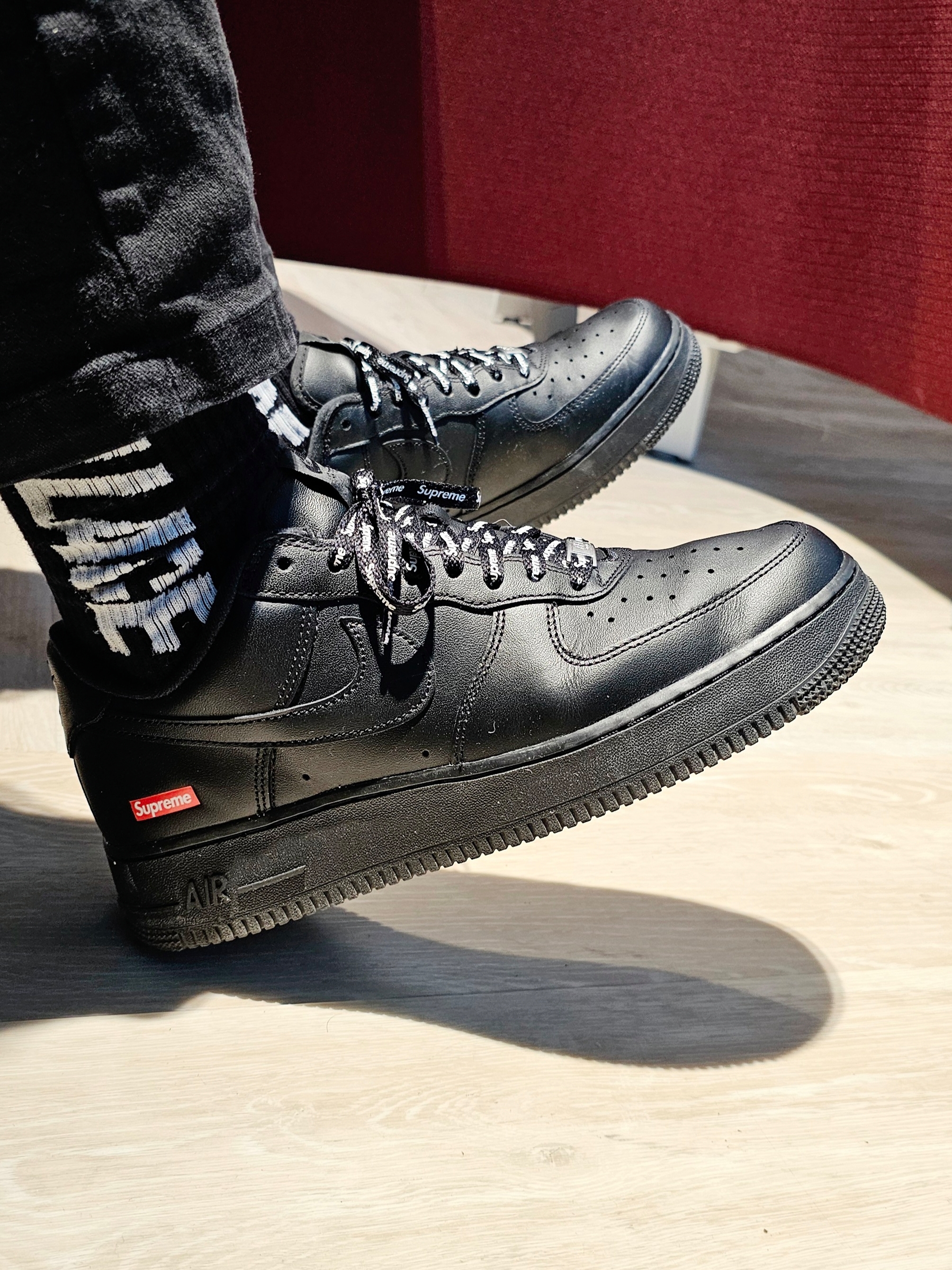 Nike x Supreme Air Force 1 Low Black 착용 스타일