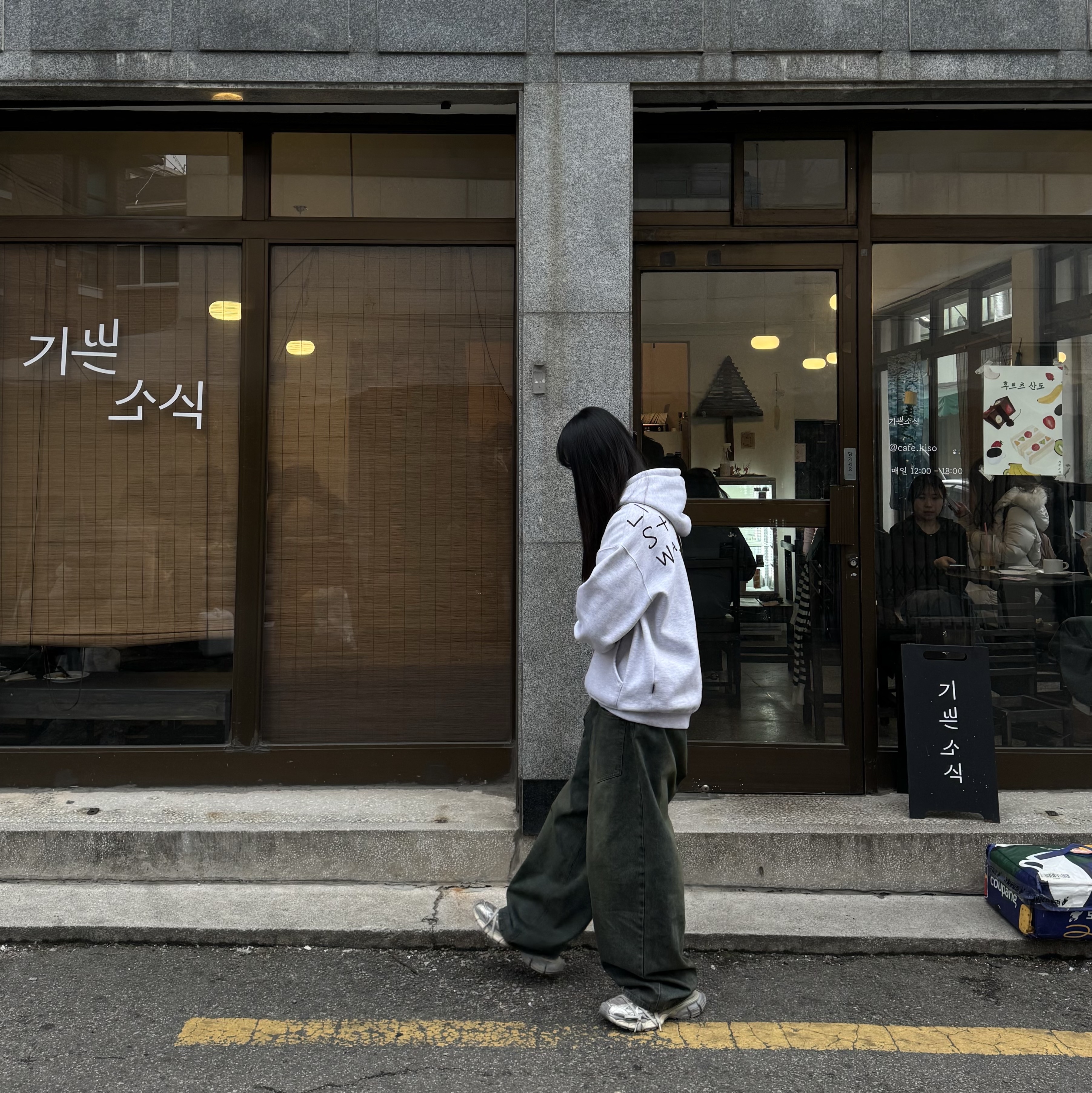 (W) Balenciaga 3XL Sneakers Light Beige 착용 스타일 - 3