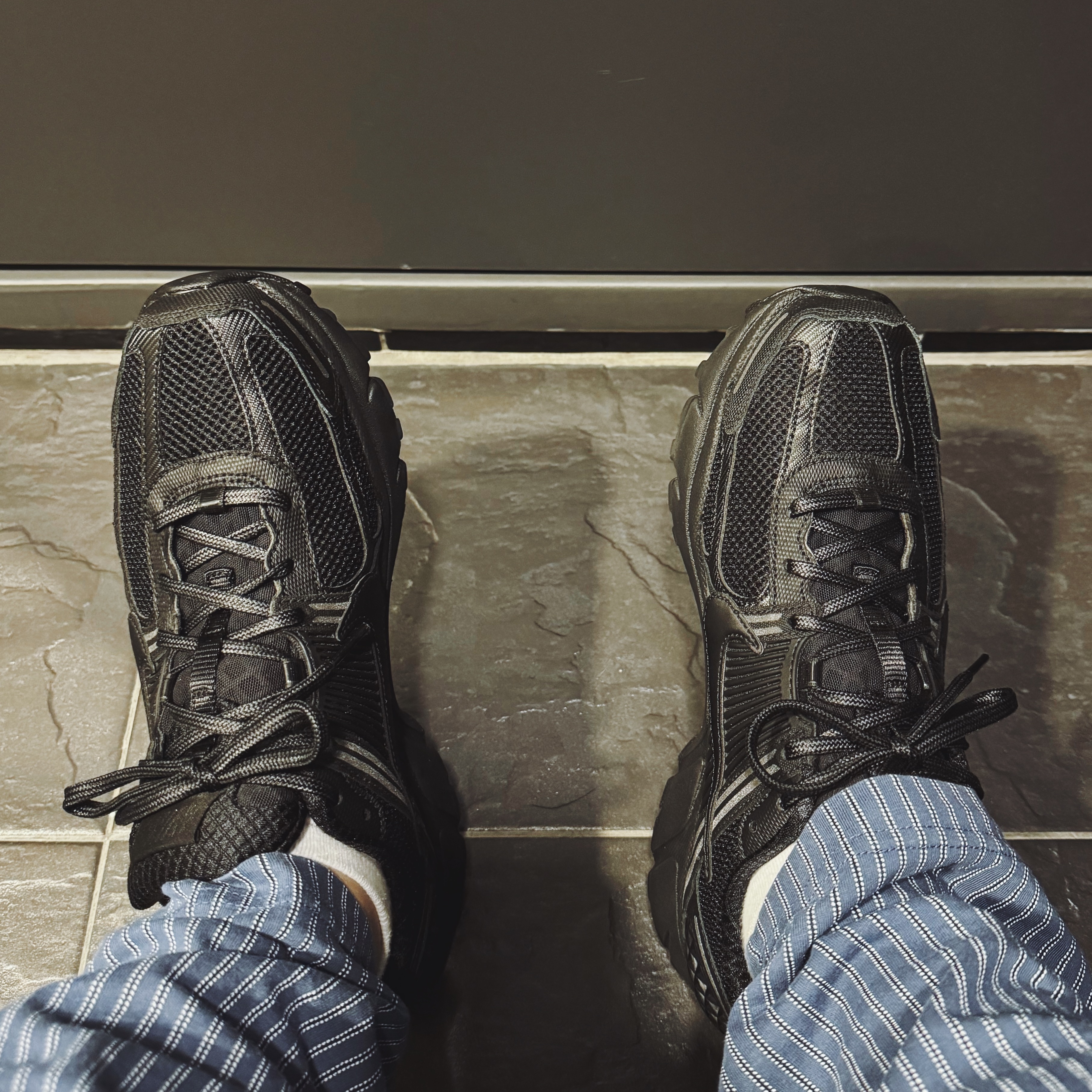 Nike Zoom Vomero 5 SP Black 착용 스타일