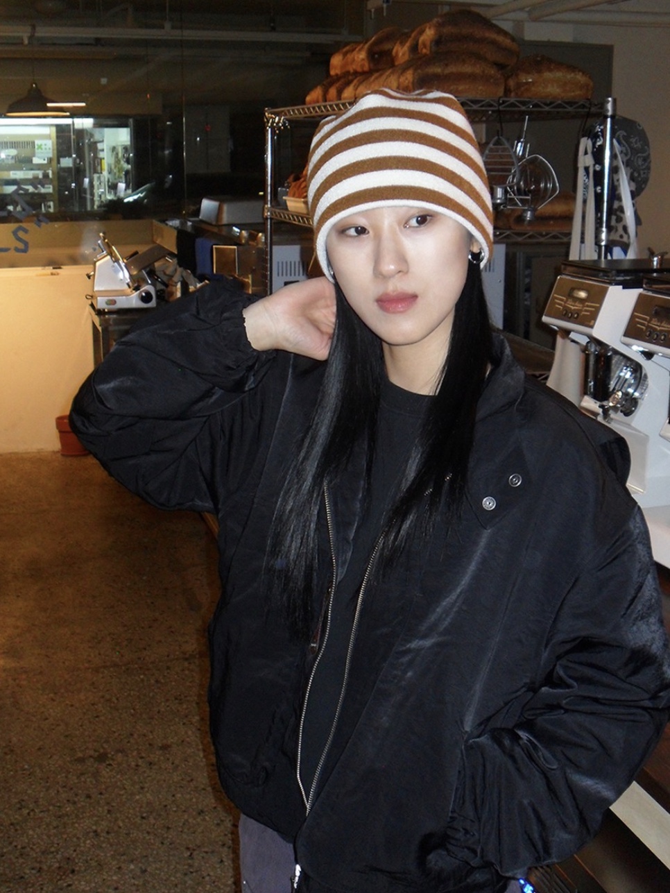 Karactor Striped Knit Beanie Camel, Karactor Harrington Blouson Jacket Black 착용 스타일