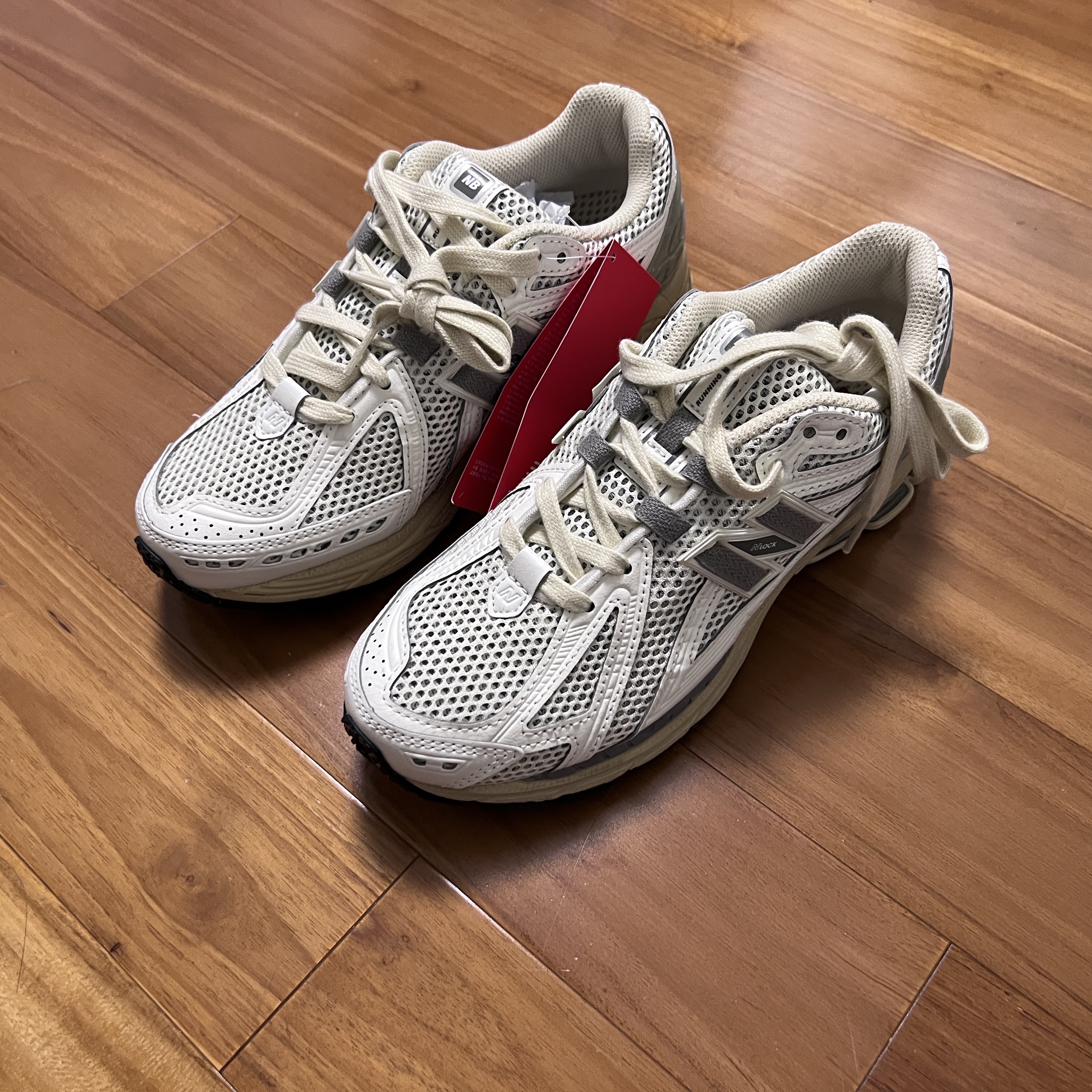 New Balance 1906R White Gray 착용 스타일
