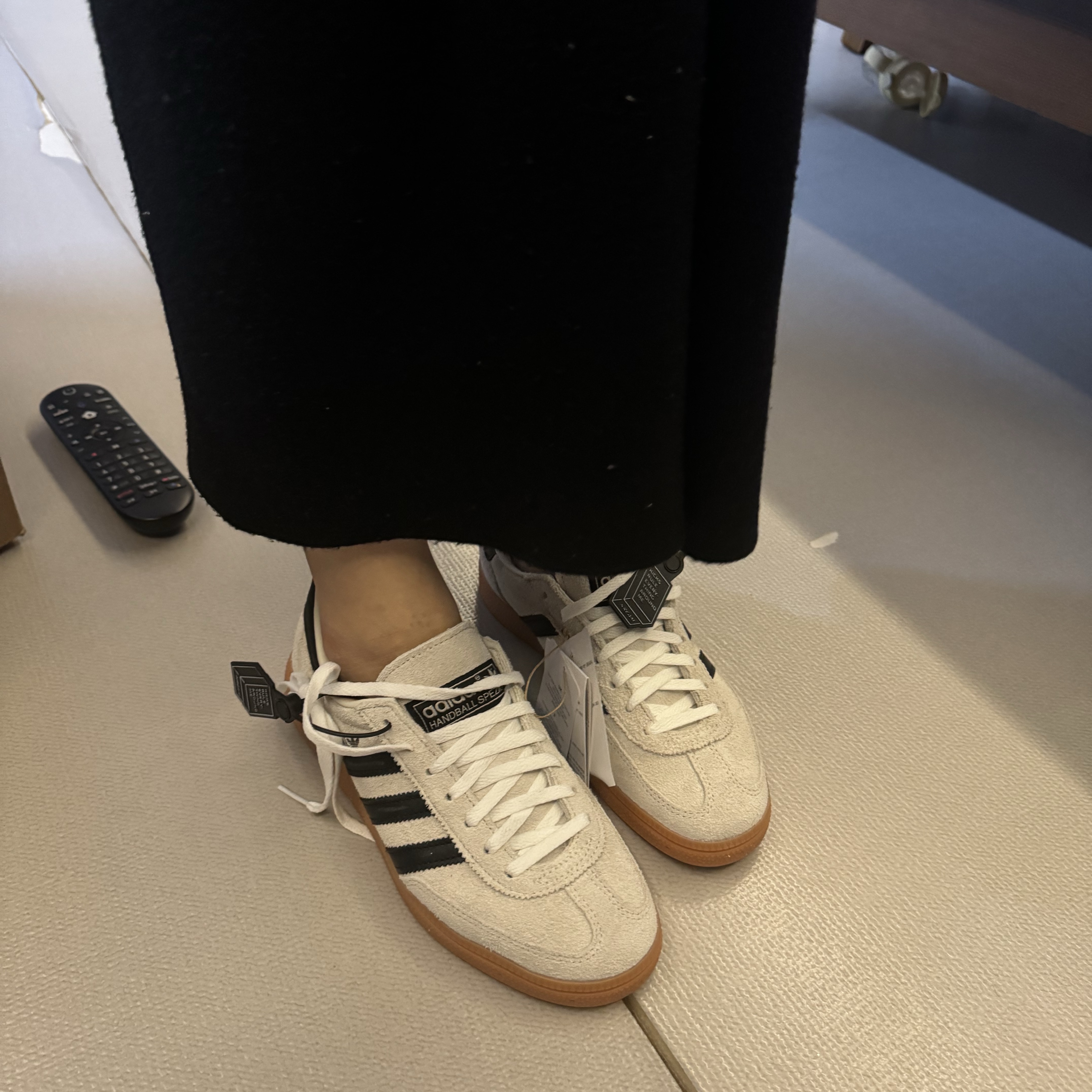 (W) Adidas Spezial Handball Aluminium Core Black 착용 스타일