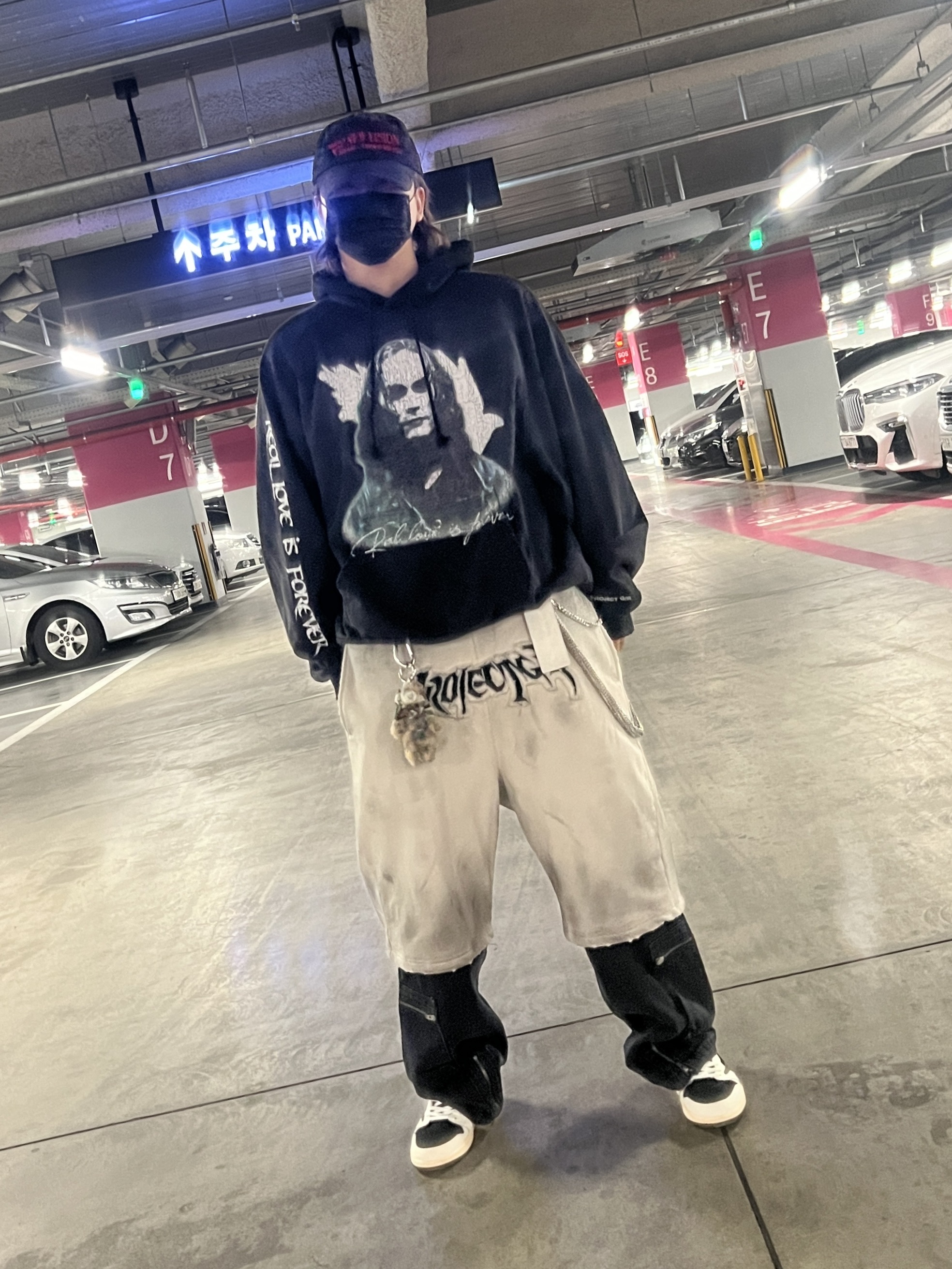 ETCE New Vision Camo Cap Night Jungle, Project G/R Crow Worldtour Hoodie Washed Black 착용 스타일