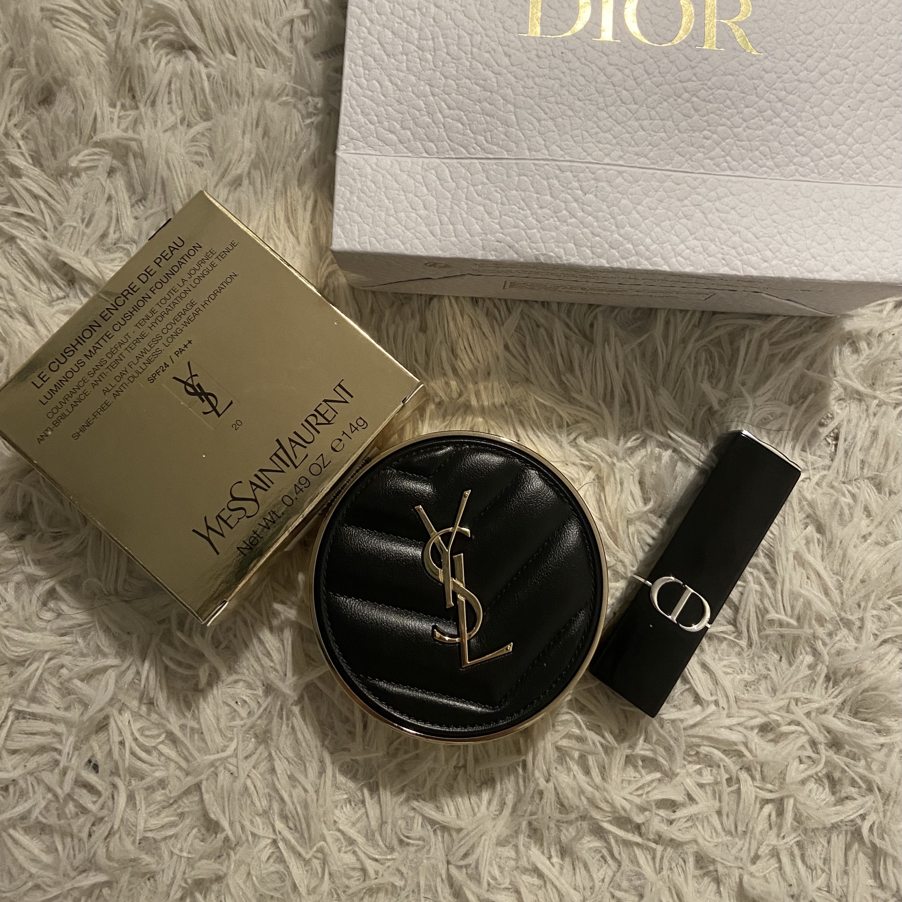 Yves Saint Laurent Encre De Peau Cusion 20 착용 스타일