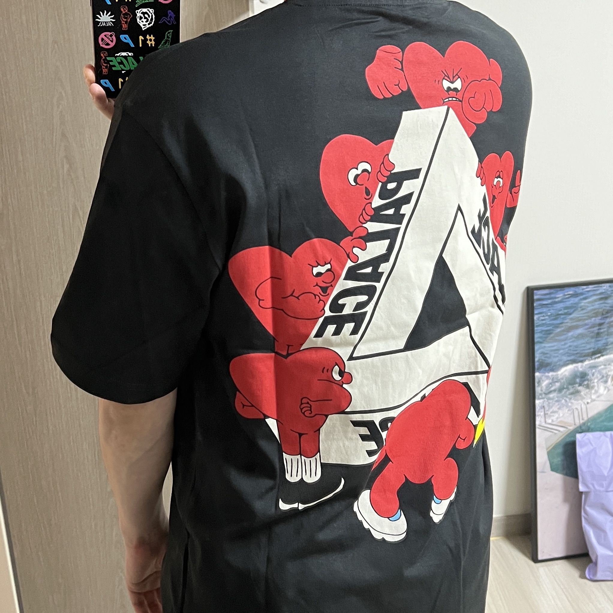 Palace Tri-Hearts T-Shirt Black - 24SS 착용 스타일