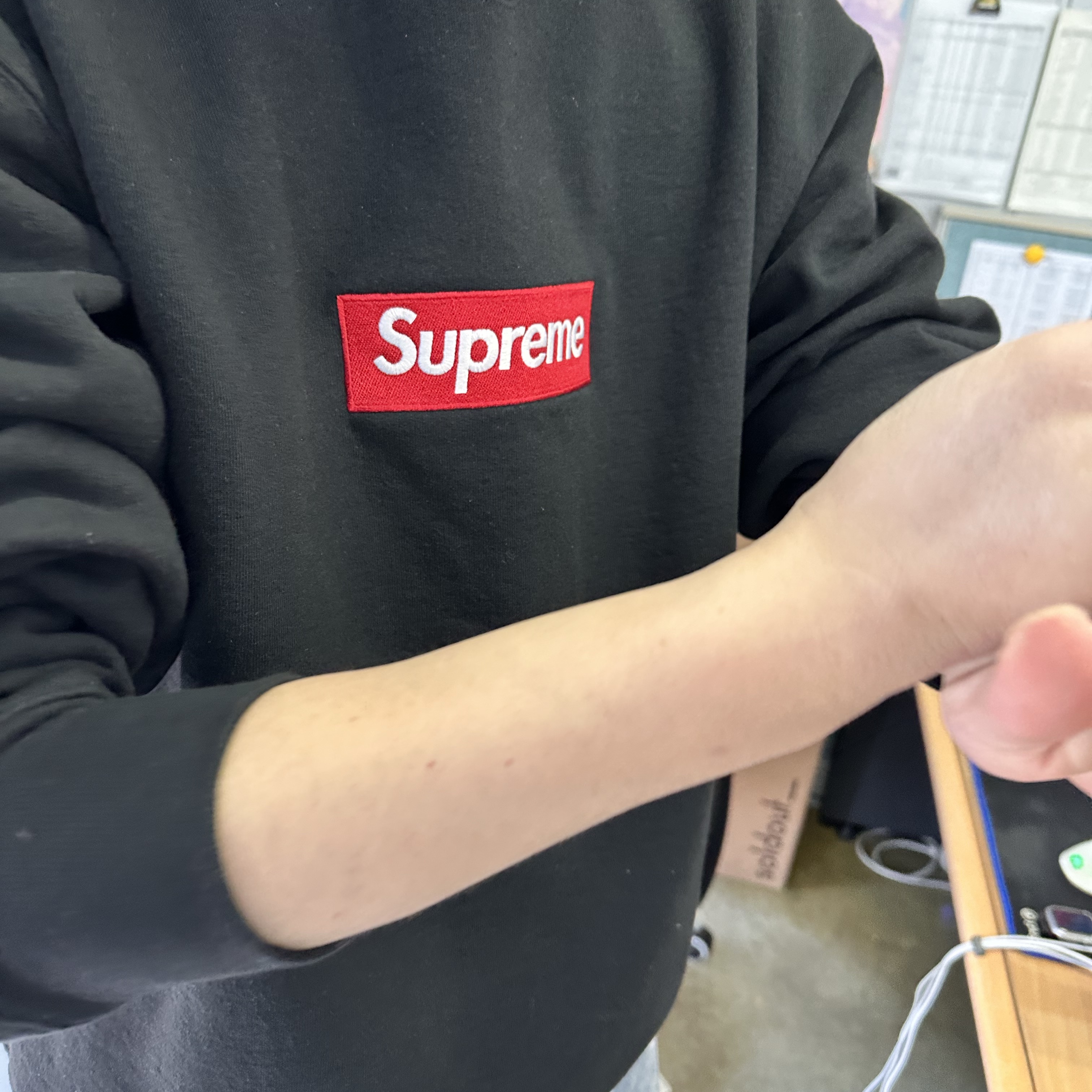 Supreme Box Logo Crewneck Black - 22FW 착용 스타일