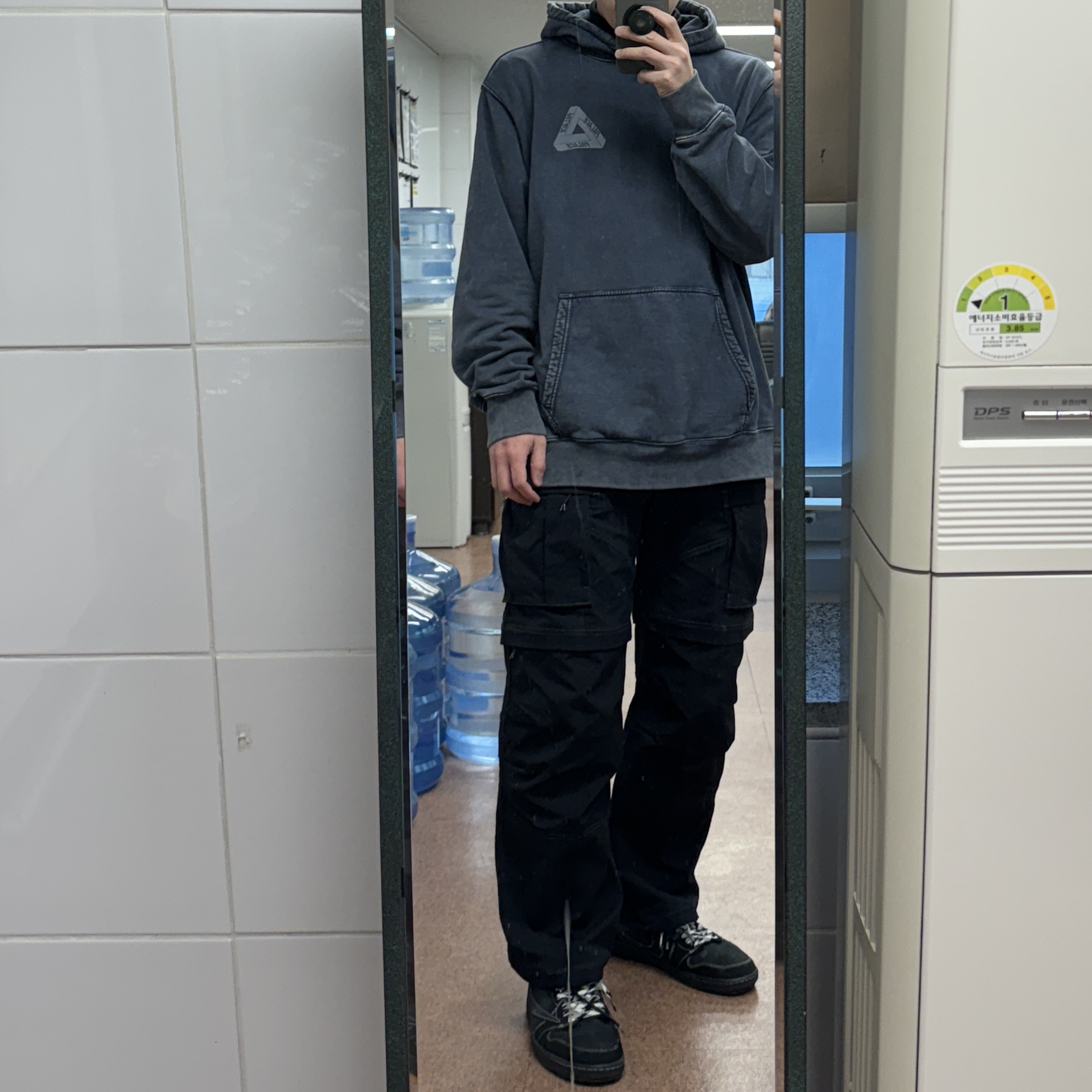 Jordan 1 x Travis Scott Retro Low OG SP Black Phantom, Palace Washed Out Tri-Ferg Hood Navy - 23FW 착용 스타일 - 1