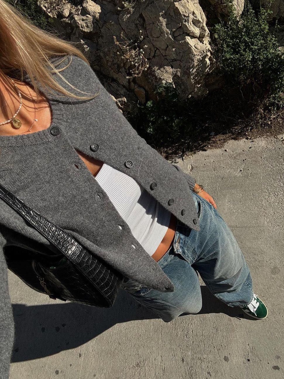 (W) Play Comme des Garcons Black Heart Knit Cardigan Grey, (W) Glowny Yasmin Crop Cardigan Charcoal 착용 스타일 - 3