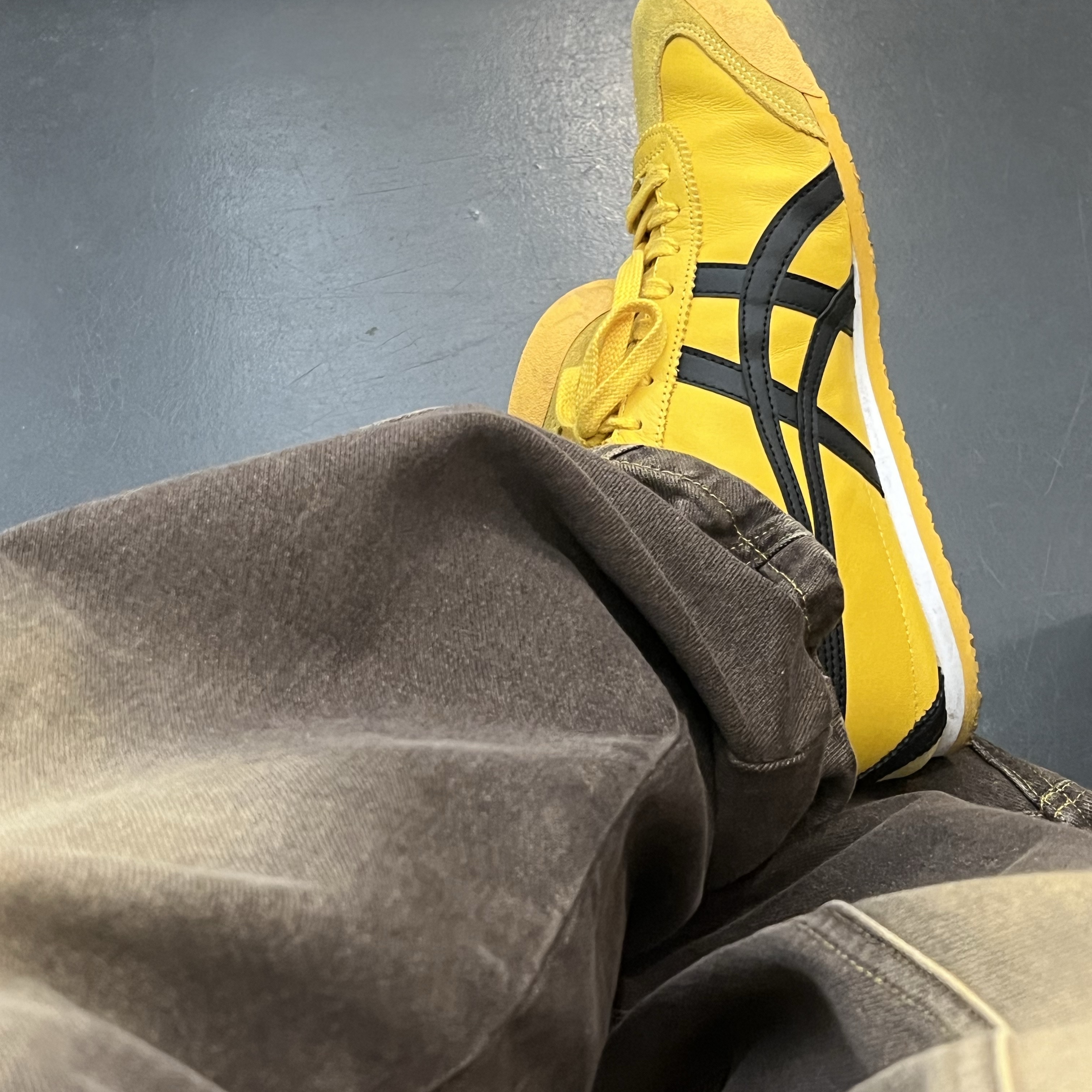 Onitsuka Tiger Mexico 66 Yellow Black 착용 스타일