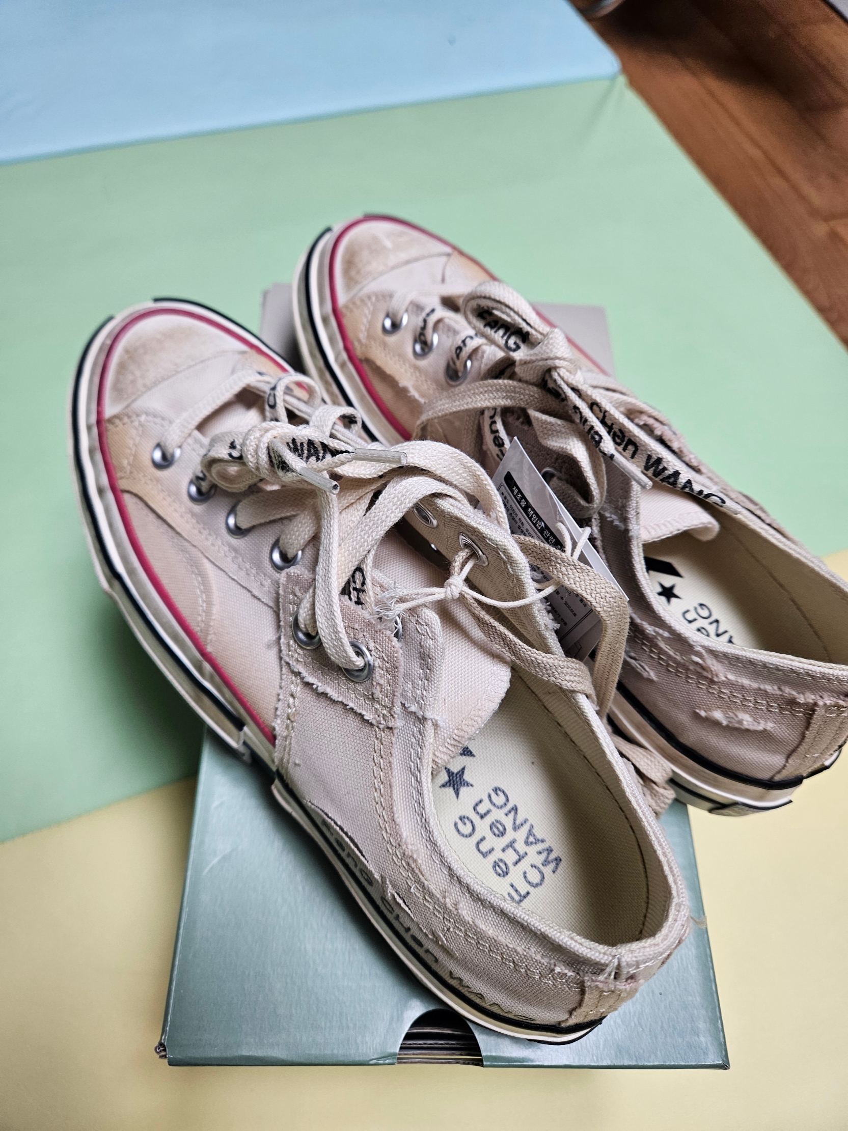 Converse x Feng Chen Wang Chuck 70 Ox 2-in-1 Brown Rice 착용 스타일 - 4