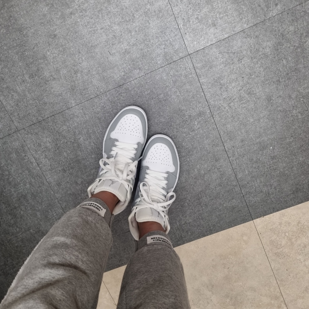(W) Jordan 1 Mid Wolf Grey 착용 스타일