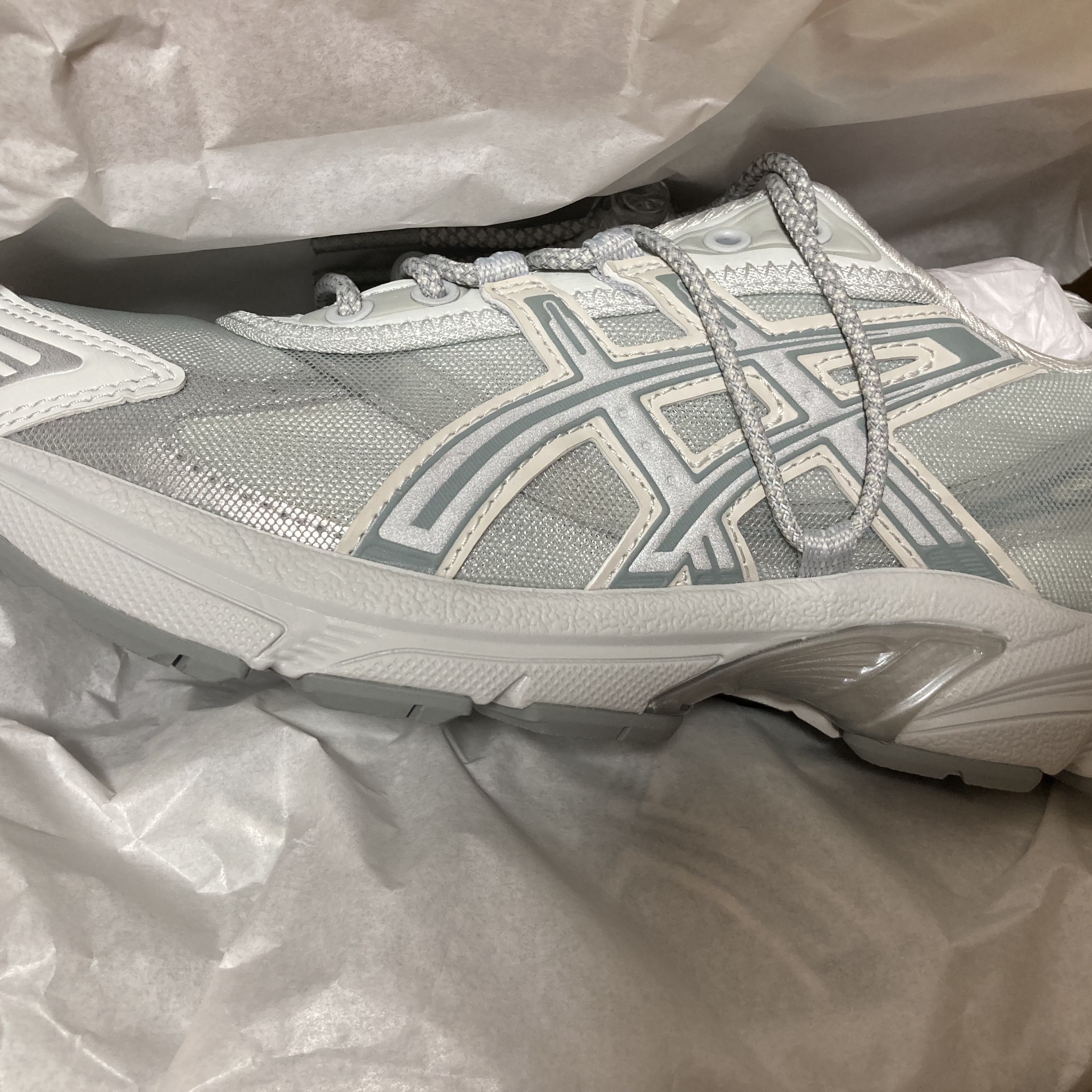 Asics x Atmos x Ojos Gel-1130 RE Glacier Grey Pure Silver 착용 스타일