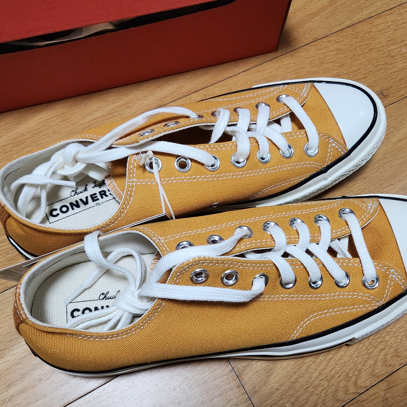 Converse Chuck 70 Ox Vintage Canvas Sunflower 착용 스타일