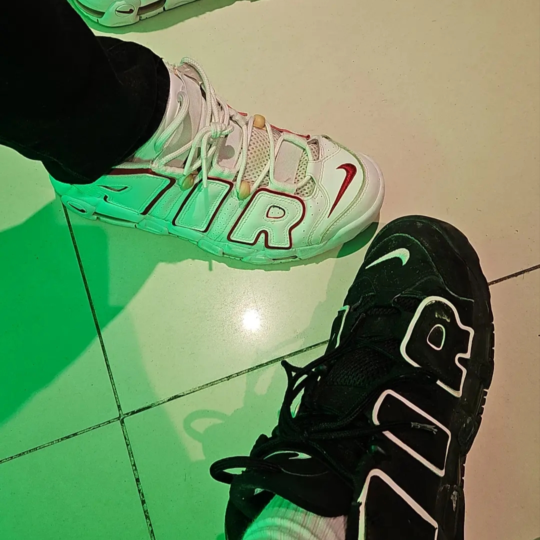BDNS Videokids Hoodie Pigment Black, Nike Air More Uptempo Black White 2020 착용 스타일 - 2