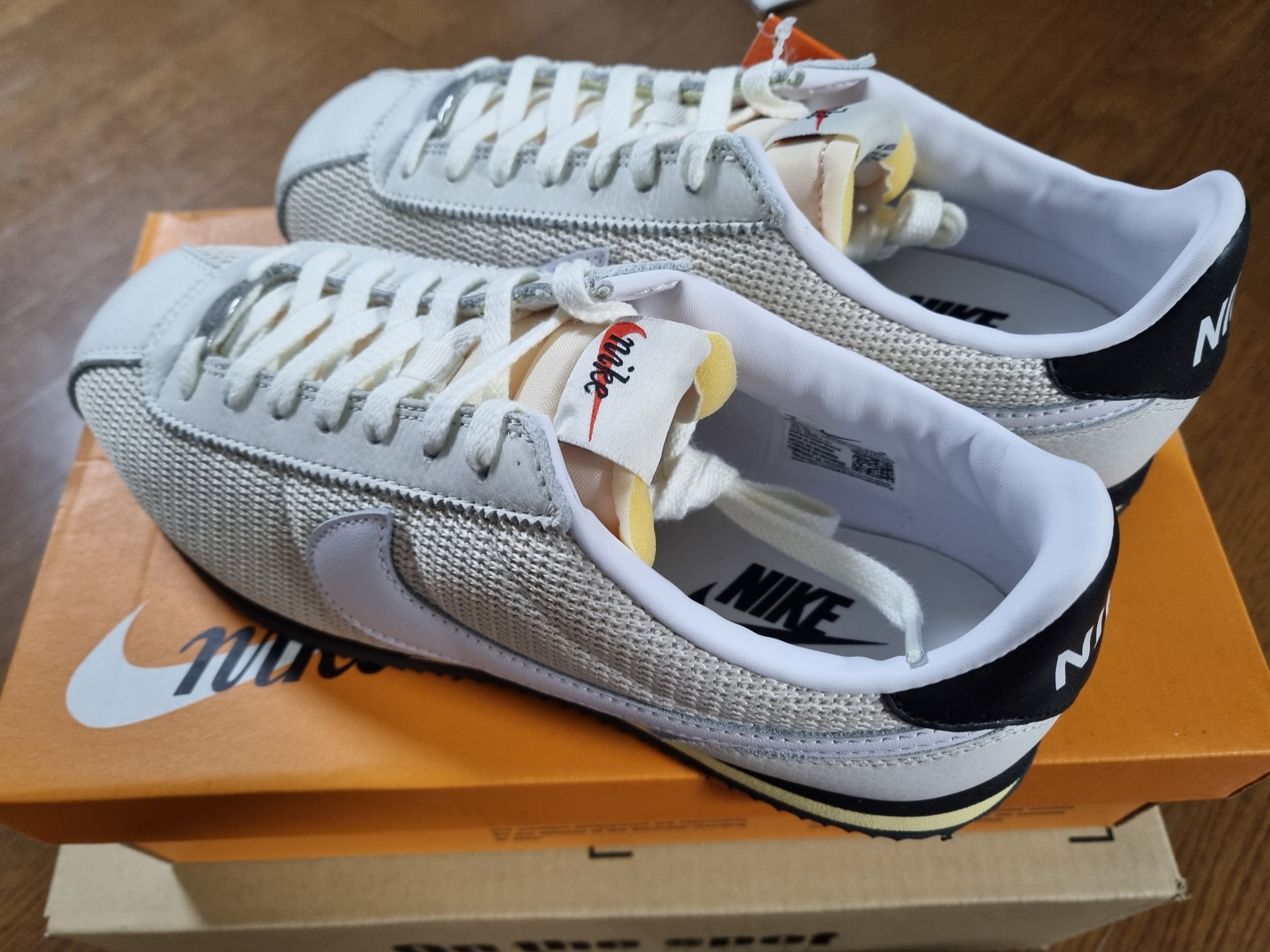 Nike Cortez Light Orewood Brown 착용 스타일 - 2