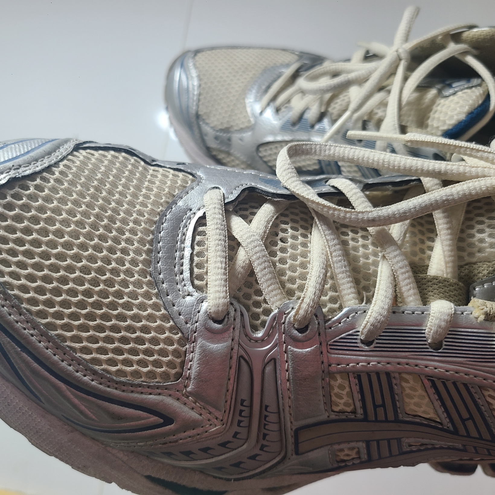 Asics Gel-Kayano 14 Cream Pure Silver 착용 스타일