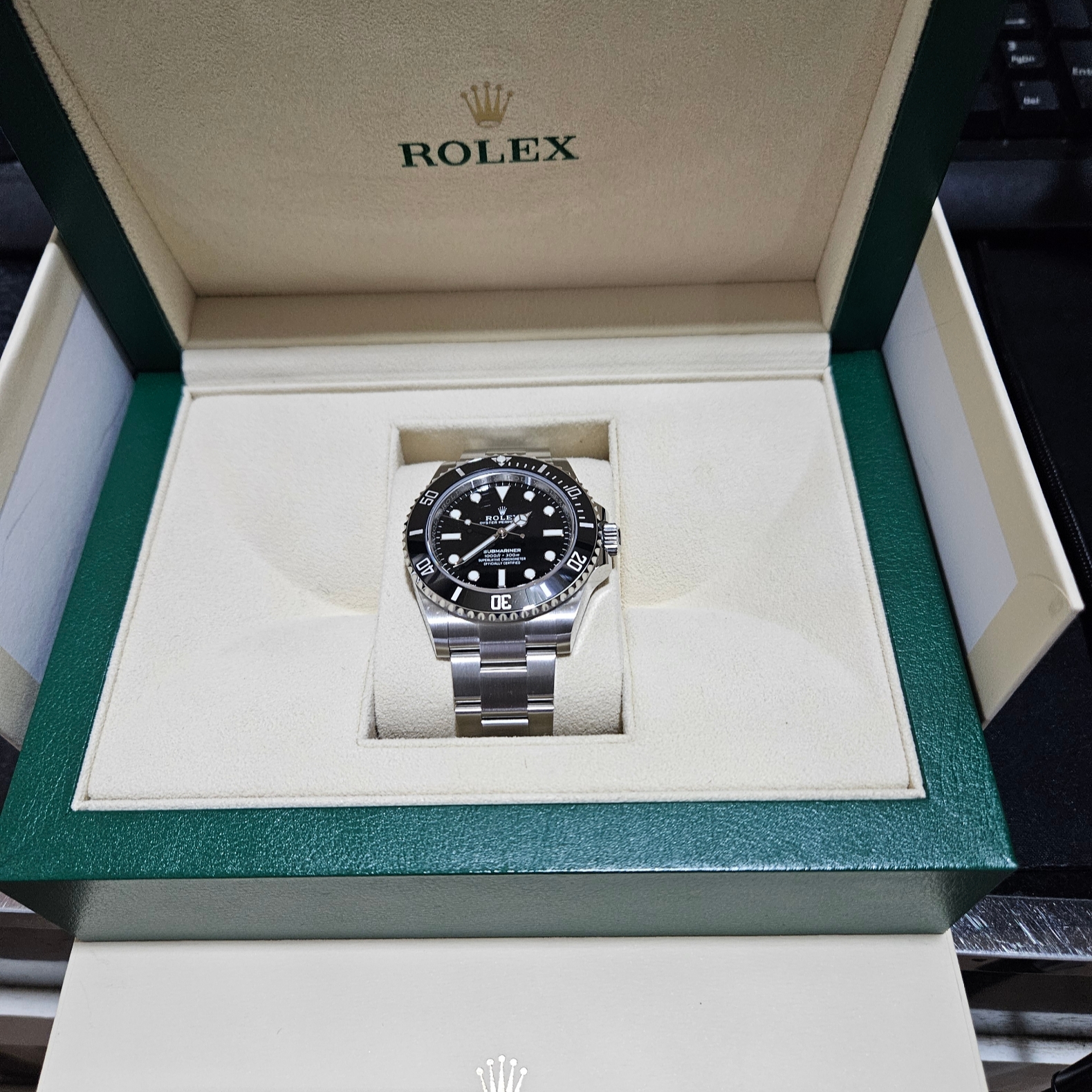 Rolex Submariner 41mm 124060 Black Oyster 착용 스타일